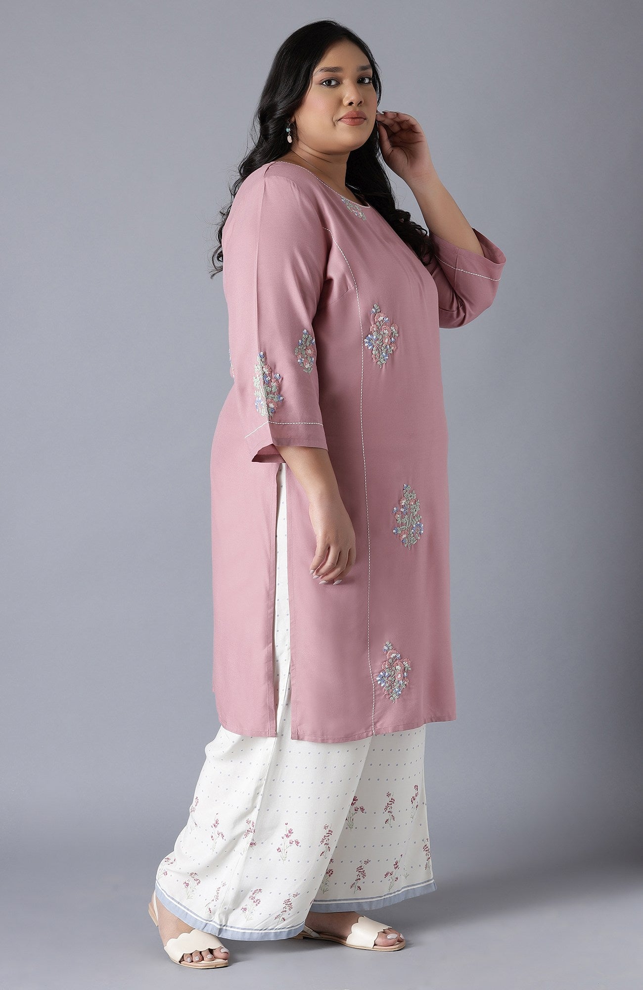 Pink Straight kurta with Embroidery