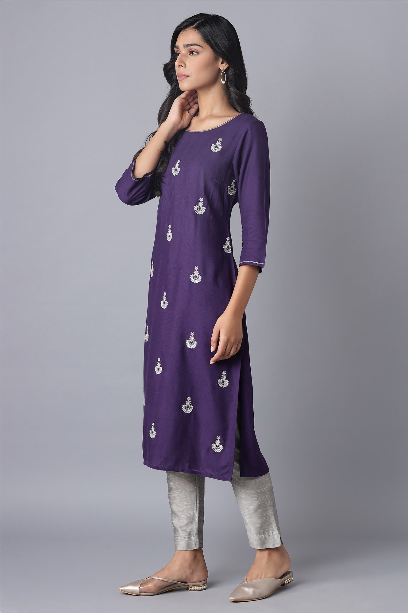 Purple kurta with Buti Embroidery