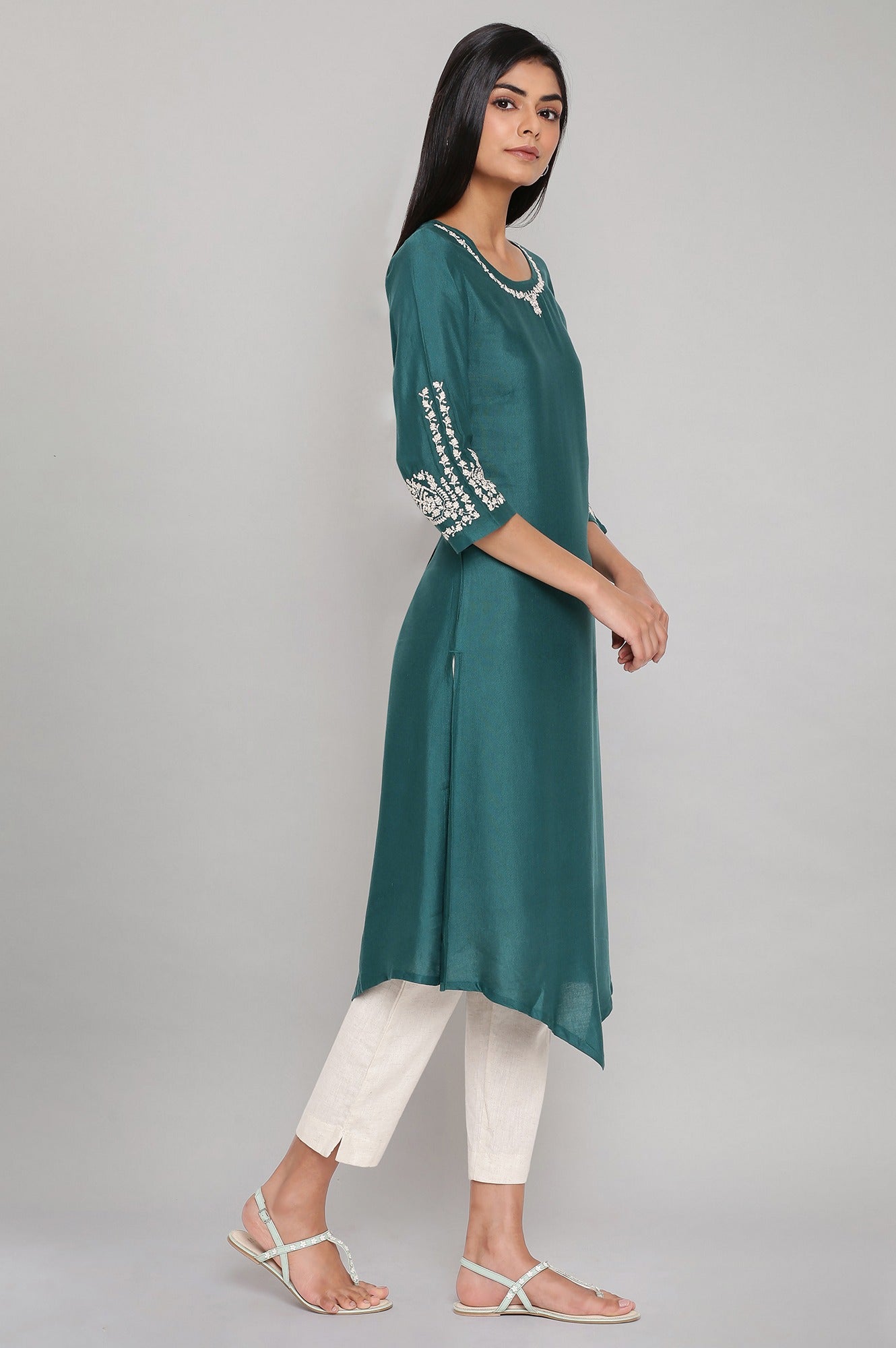 Green Embroidered Straight kurta