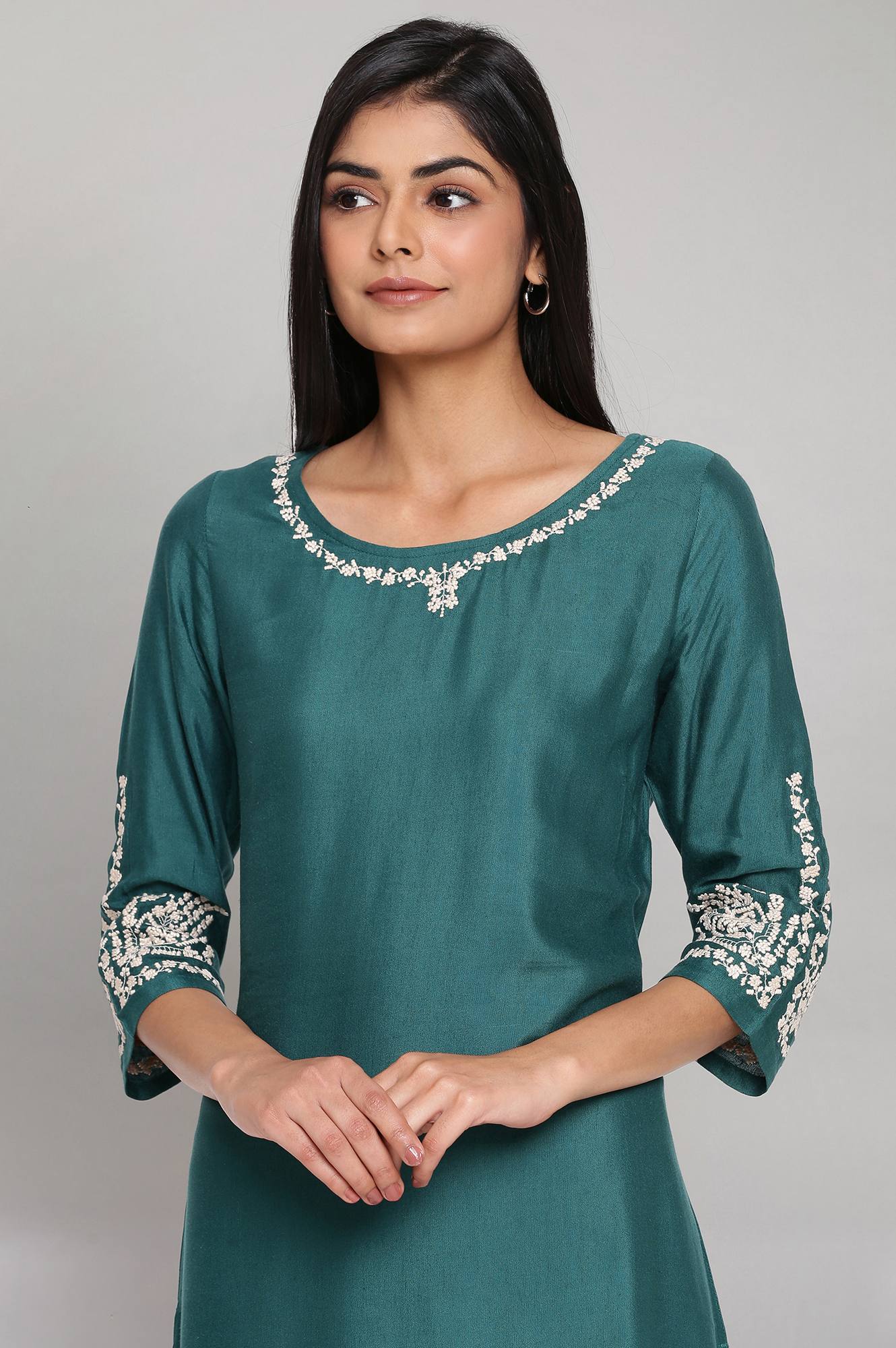 Green Embroidered Straight kurta