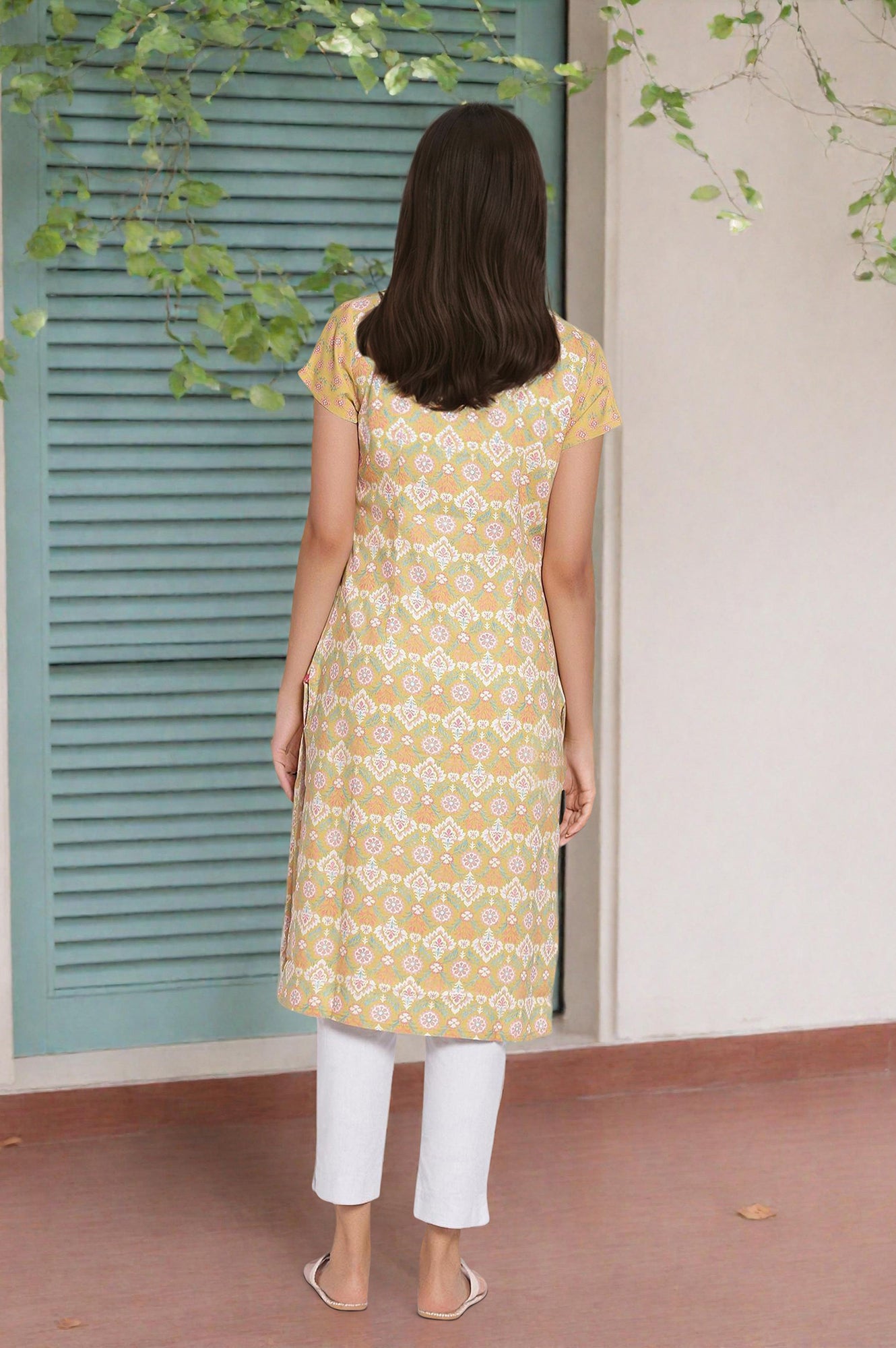 Yellow Floral Printed Short Sleeves Straight Rayon Kurta