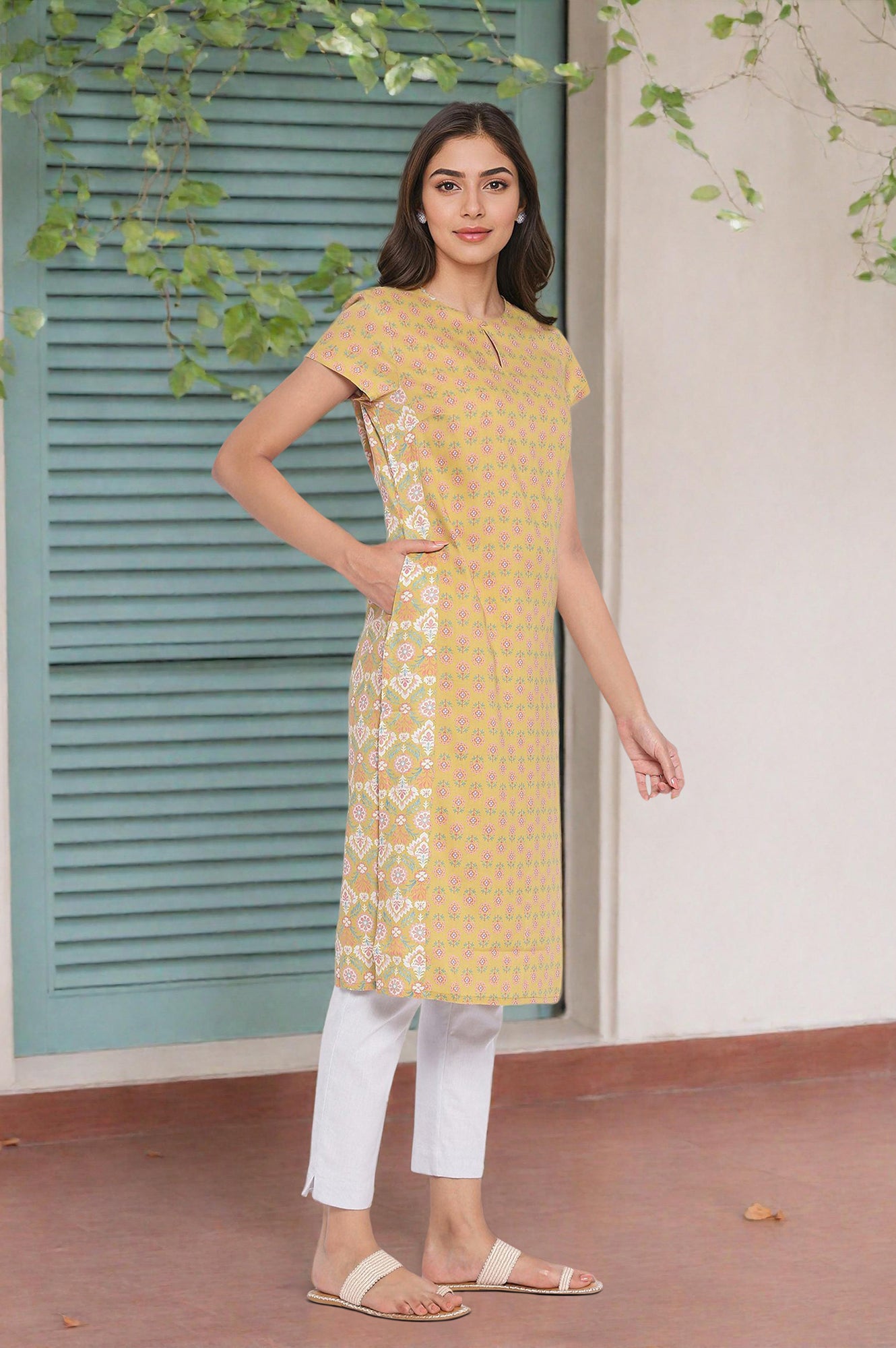 Yellow Floral Printed Short Sleeves Straight Rayon Kurta