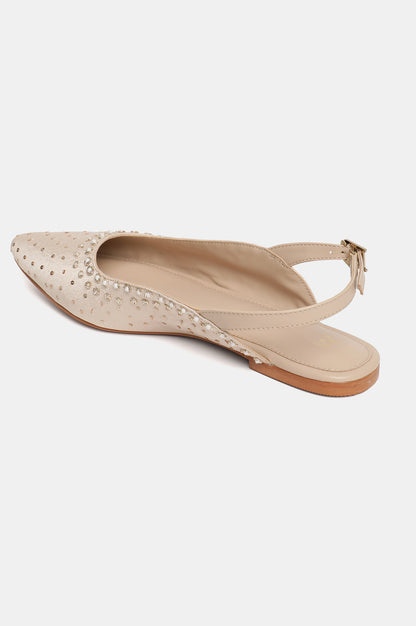 W Embroidered Closed Flat