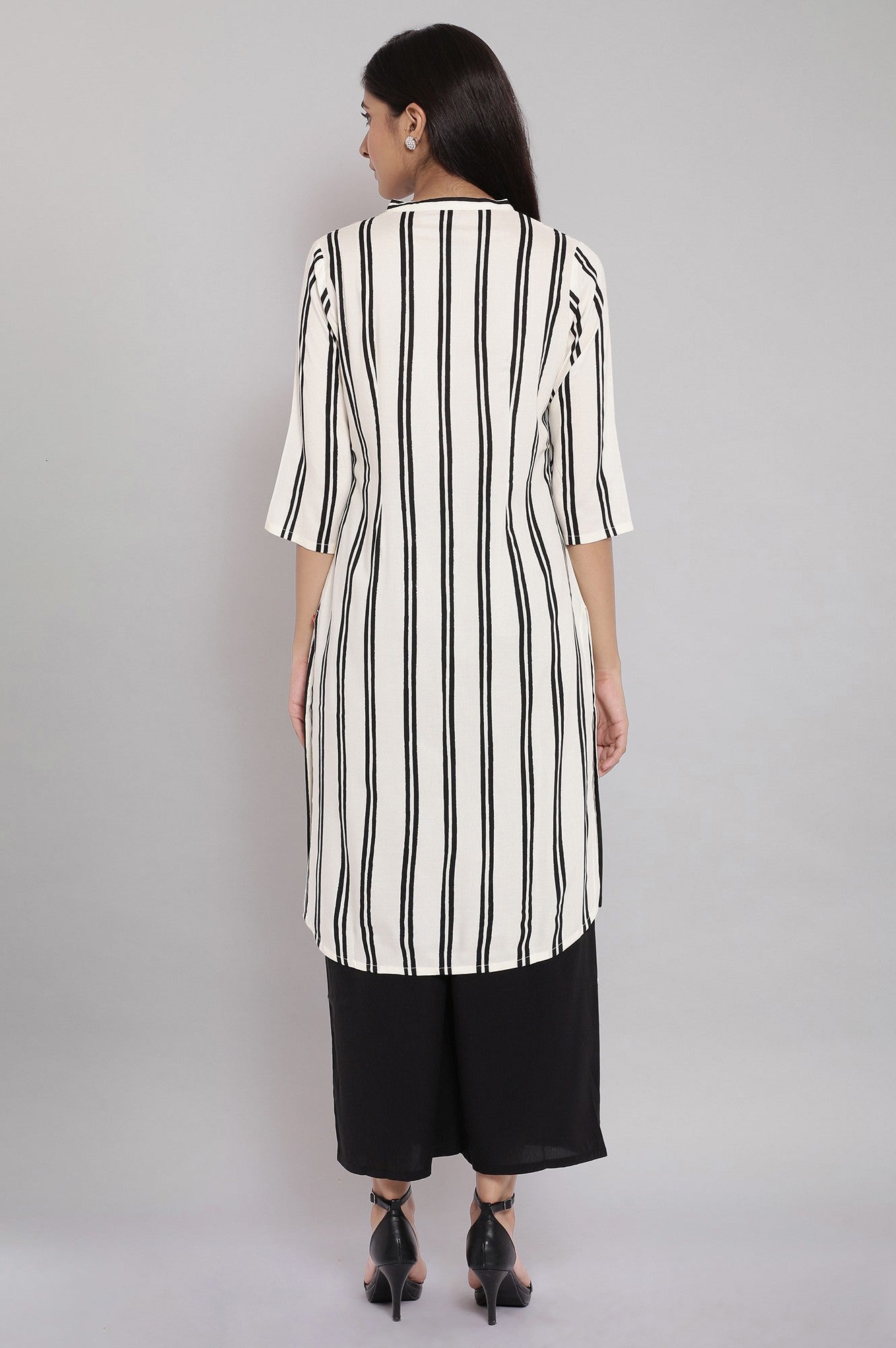 Ecru And Black Stripes Printed kurta With Parallel Pants