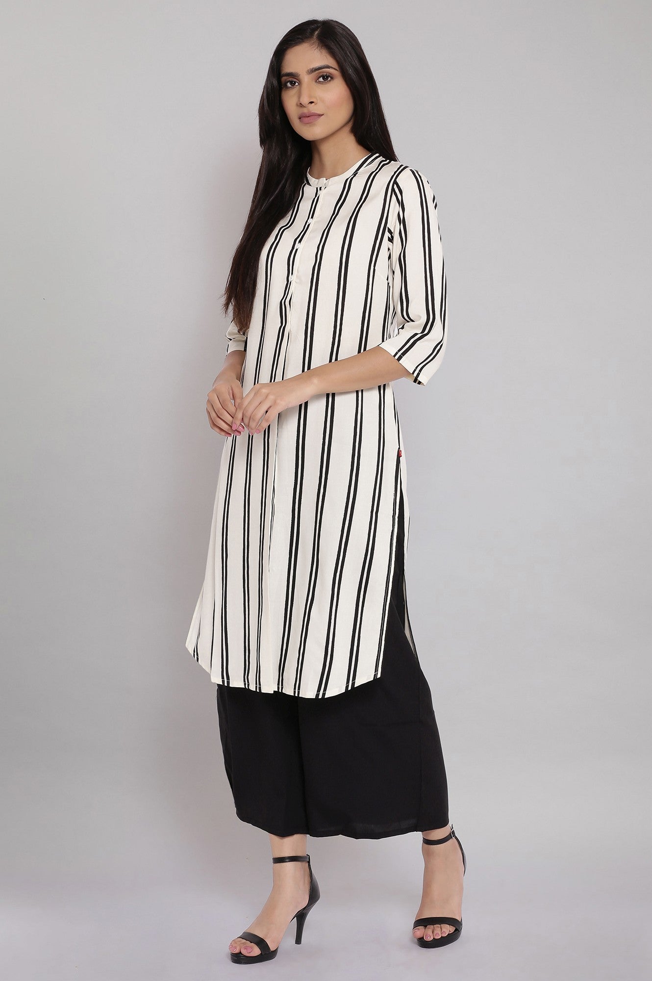 Ecru And Black Stripes Printed kurta With Parallel Pants