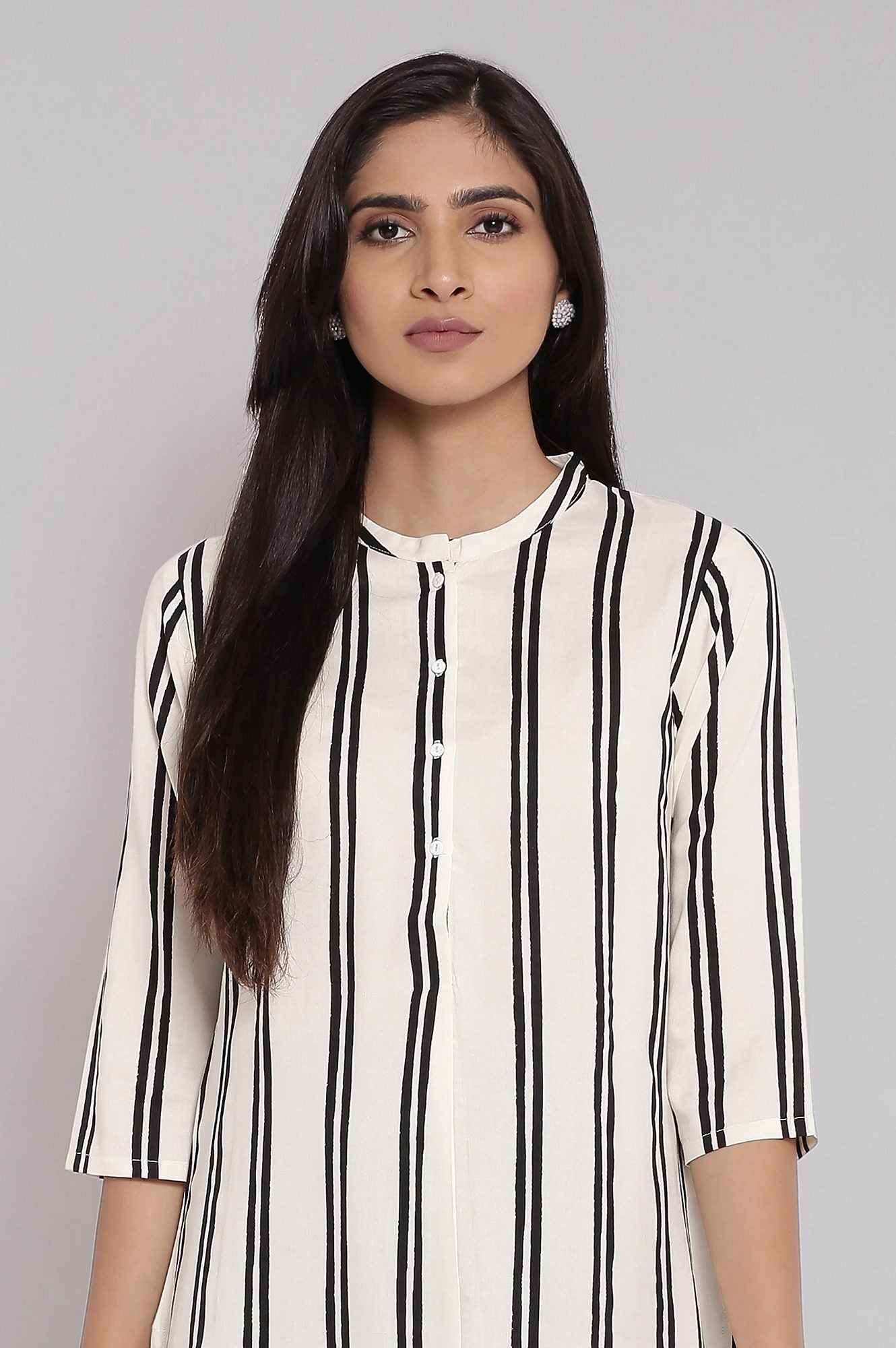 Ecru And Black Stripes Printed kurta With Parallel Pants