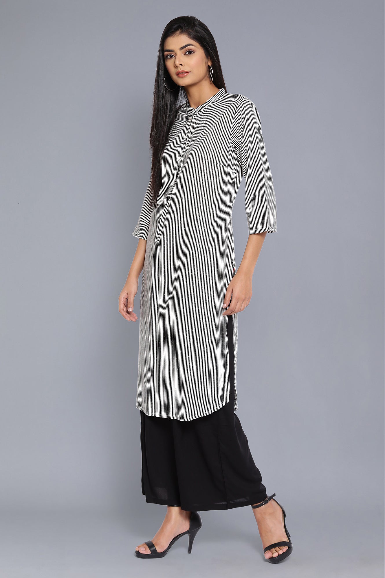 Ecru And Black Stripes Printed kurta With Parallel Pants