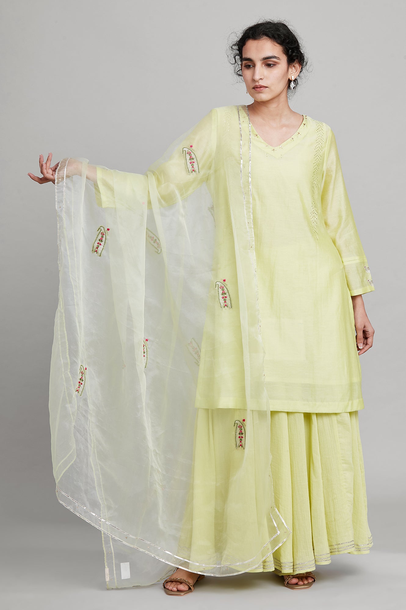 Light Yellow kurta-Divided Skirt-Embroidered Buti Drape Set