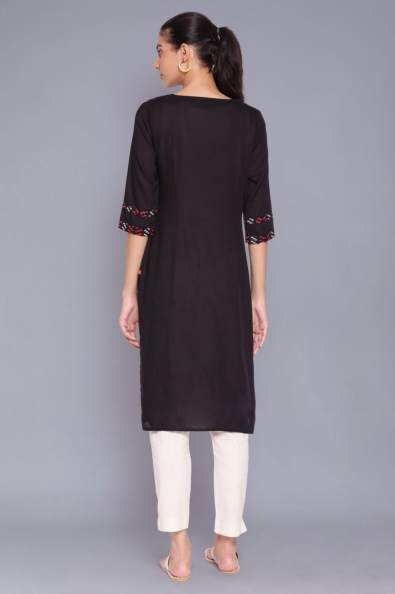 Black Yarn-Dyed Round Neck kurta