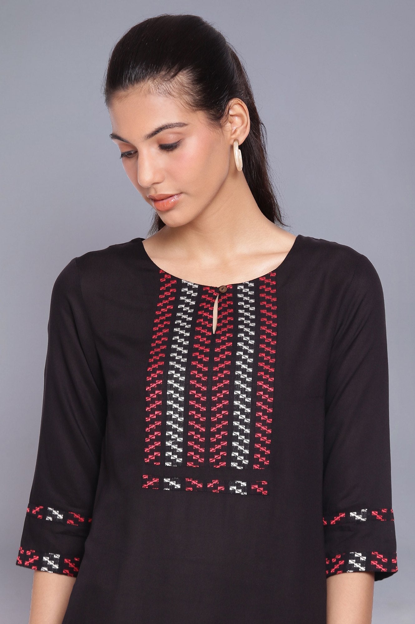 Black Yarn-Dyed Round Neck kurta