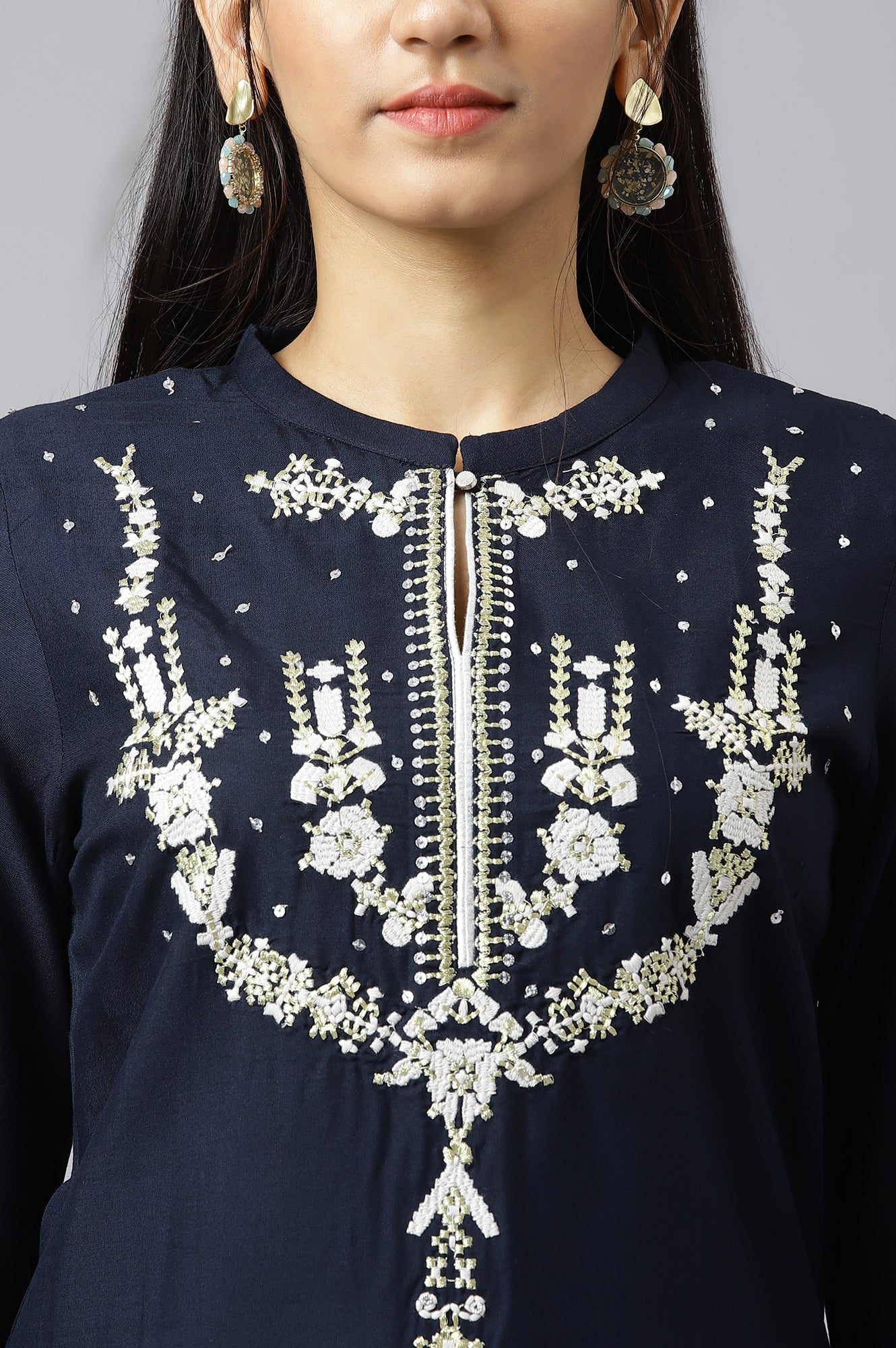 Blue Embroidered Straight kurta