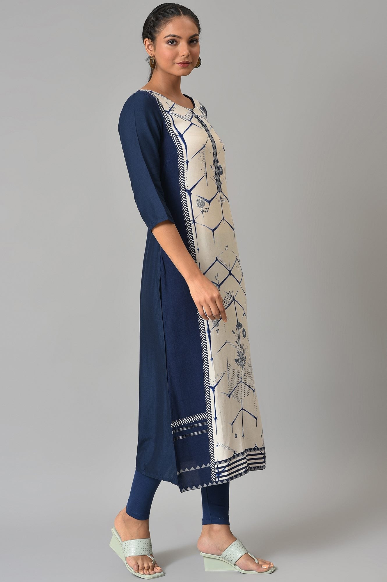 Blue And White Printed Straight kurta