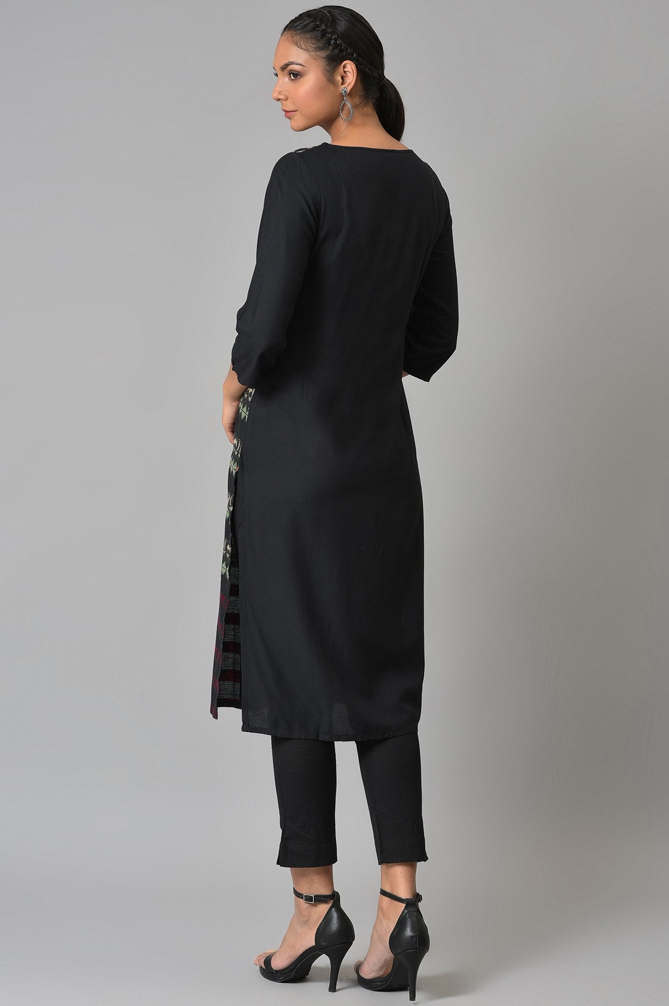 Black Cotton kurta With Embroidery