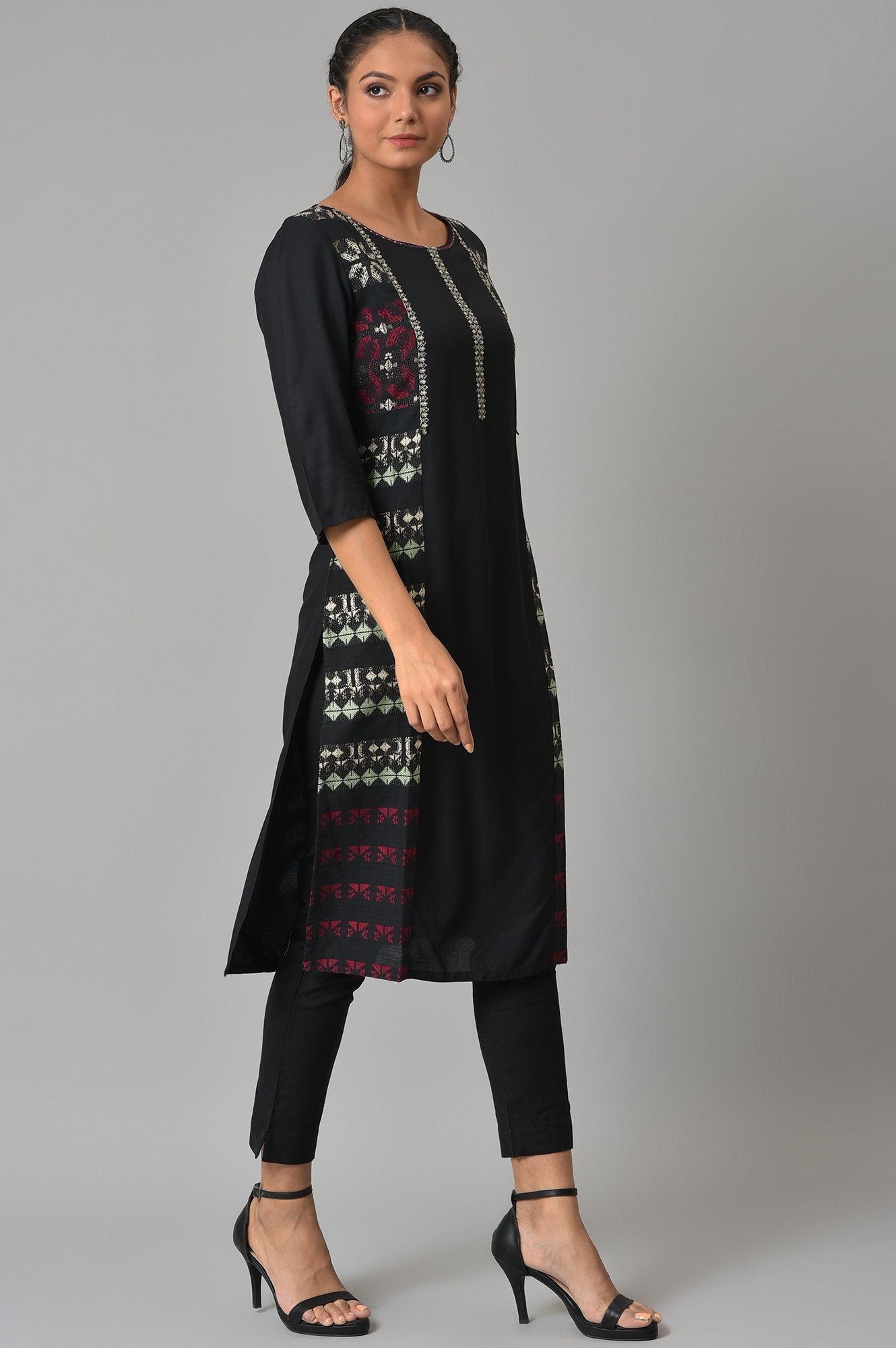 Black Cotton kurta With Embroidery