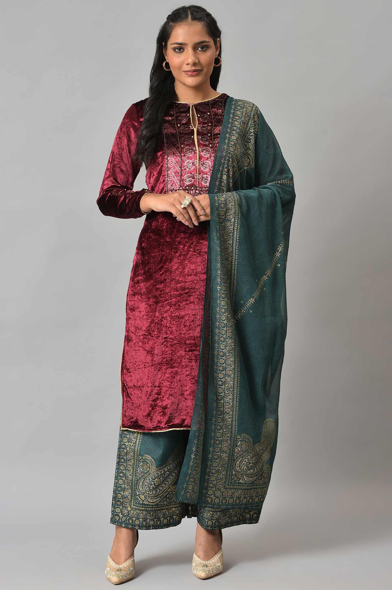 Maroon Velvet Sequined kurta With Green Parallel Pants And Dupatta