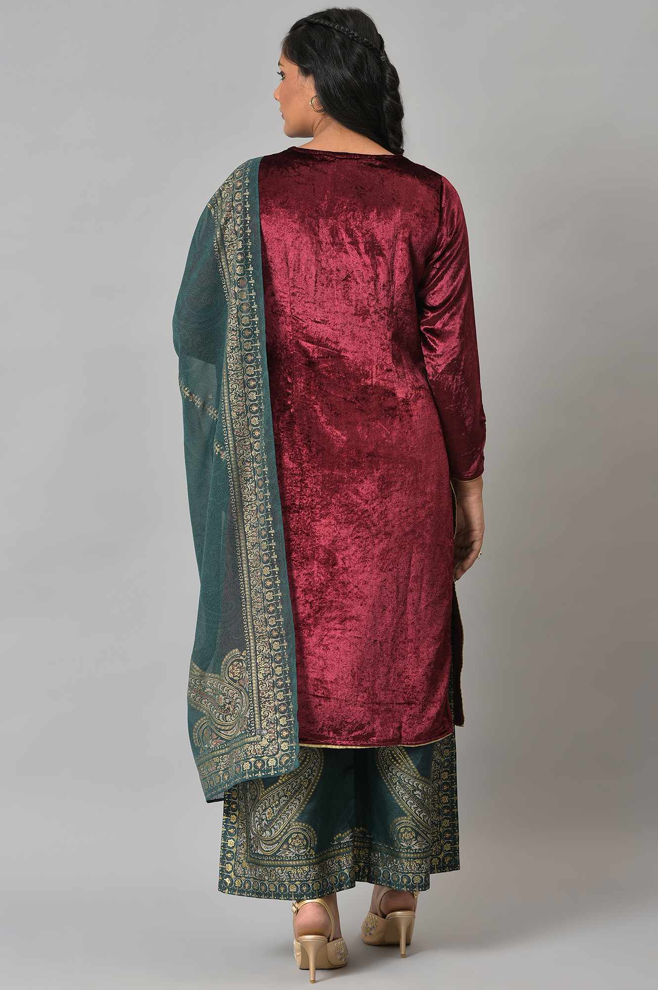 Maroon Velvet Sequined kurta With Green Parallel Pants And Dupatta