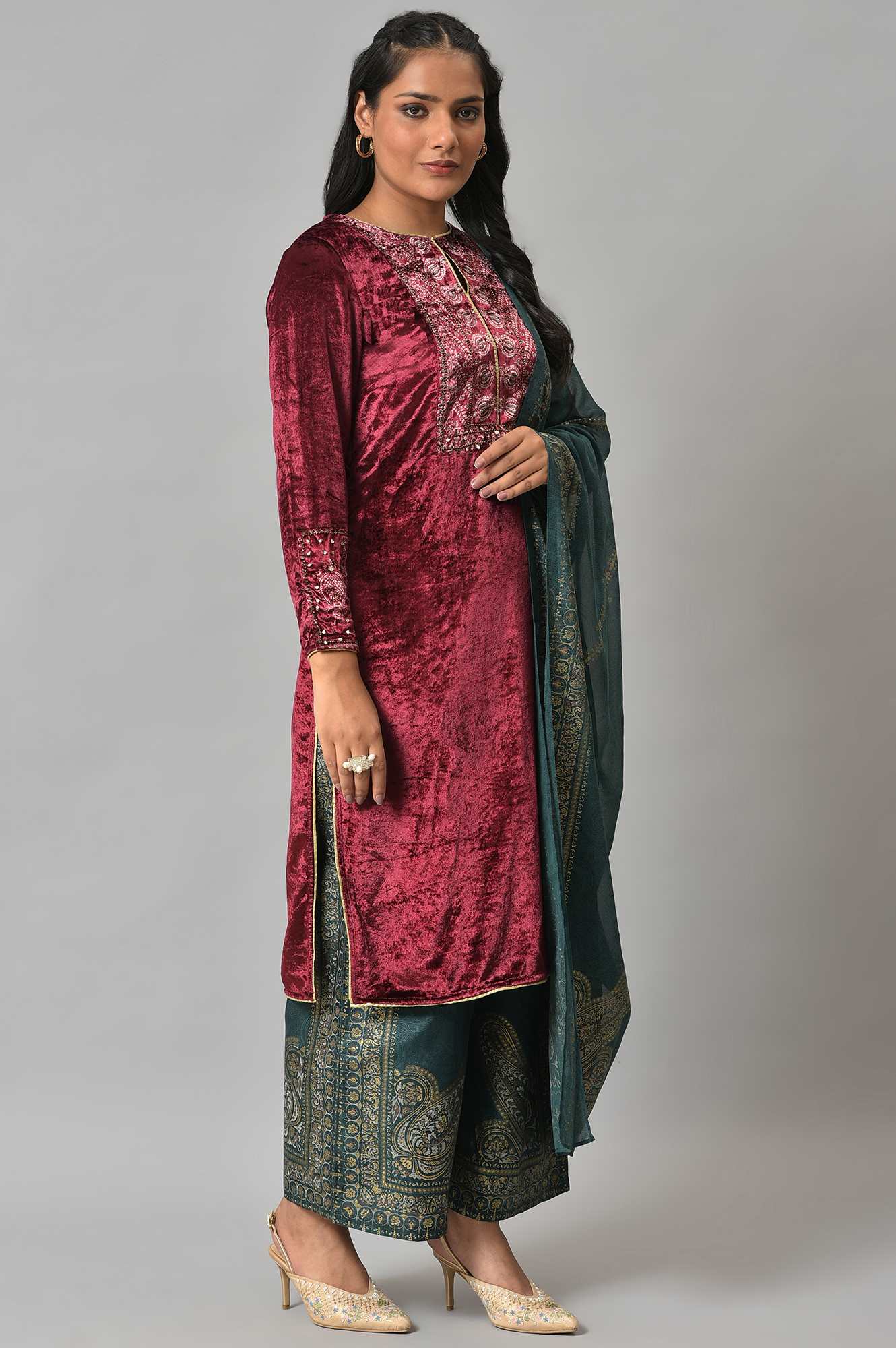 Maroon Velvet Sequined kurta With Green Parallel Pants And Dupatta