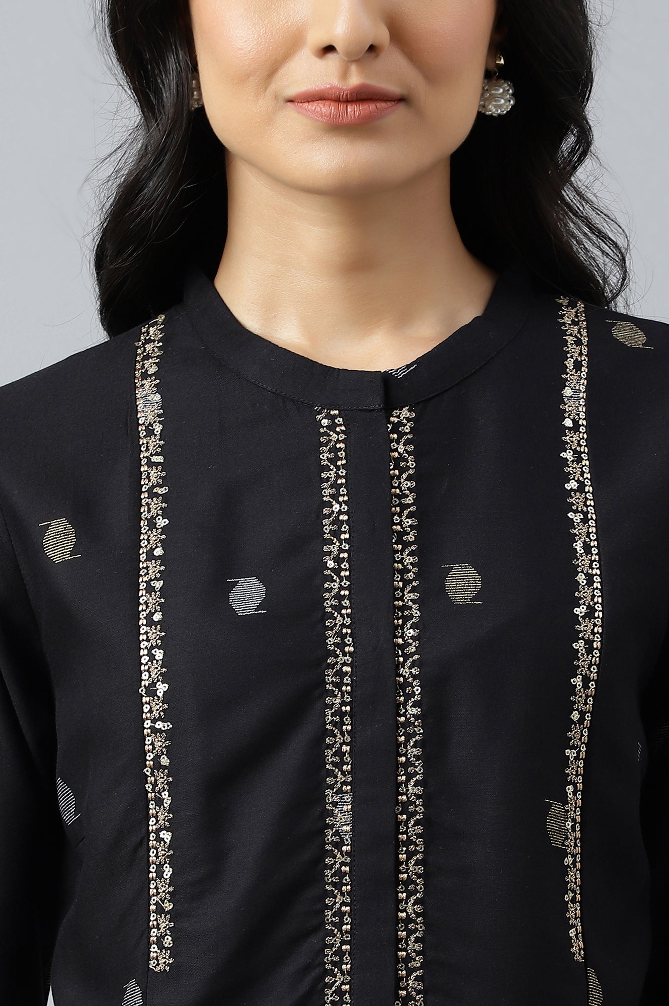 Black Mettalic Embroidered kurta With Pleats