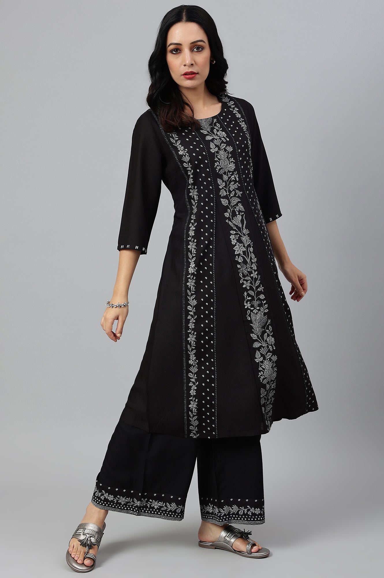 Black Floral Print Round Neck kurta With Godets