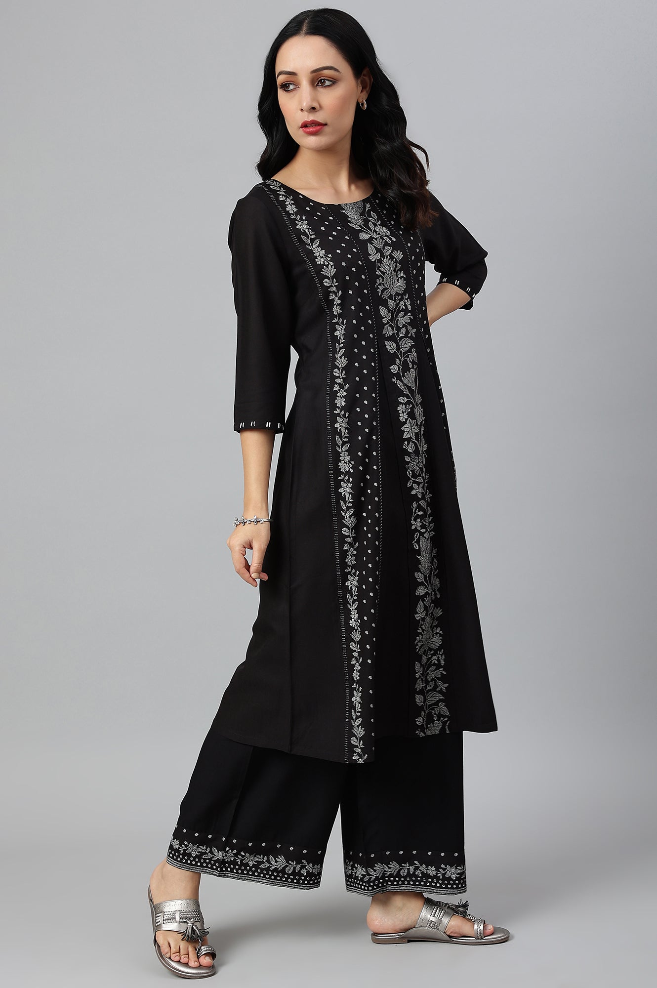 Black Floral Print Round Neck kurta With Godets