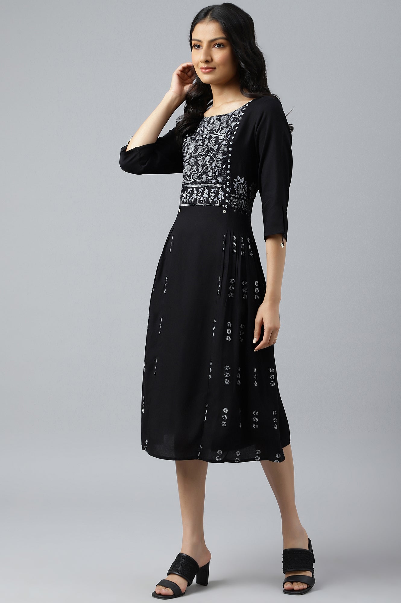 Black Floral Side Pleated kurta In Round Neck