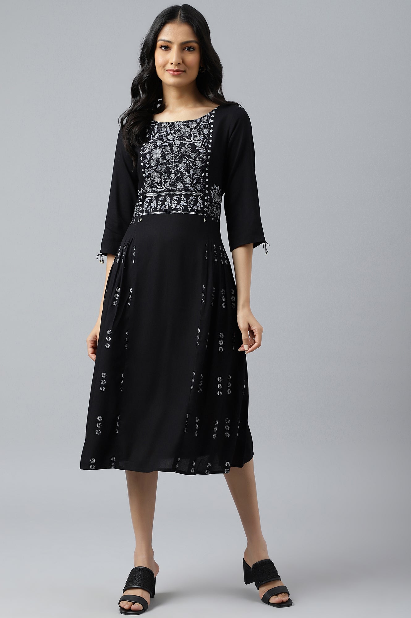 Black Floral Side Pleated kurta In Round Neck