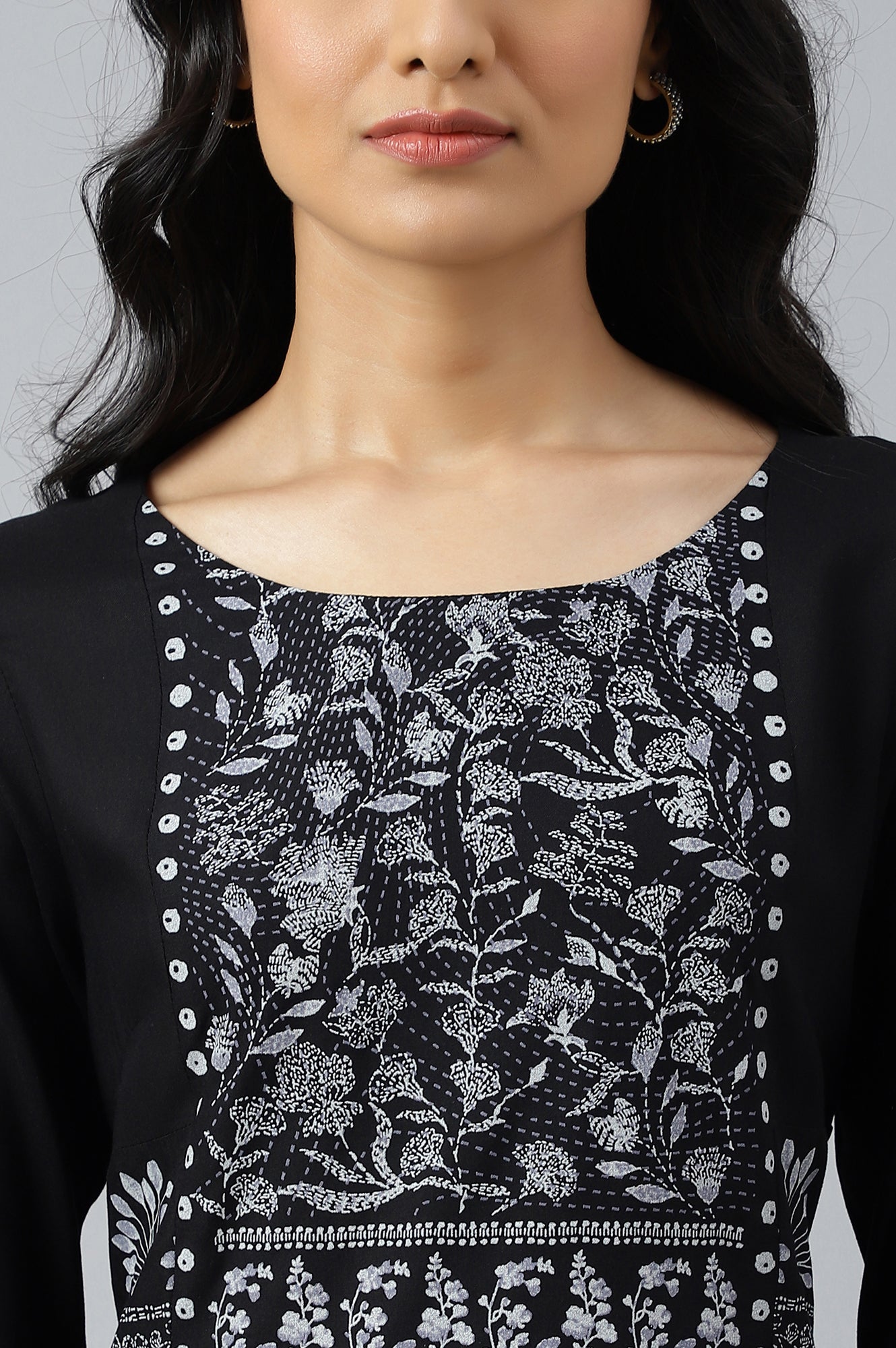 Black Floral Side Pleated kurta In Round Neck