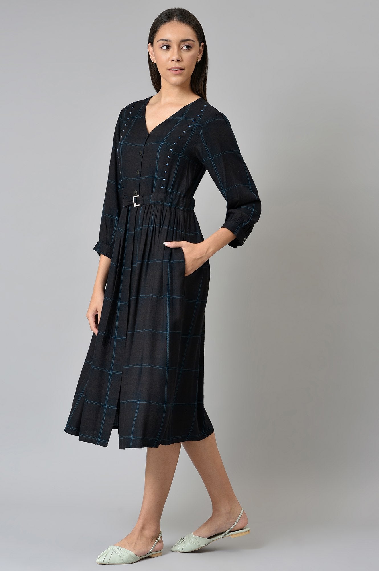 Black V-Neck Checks Dress