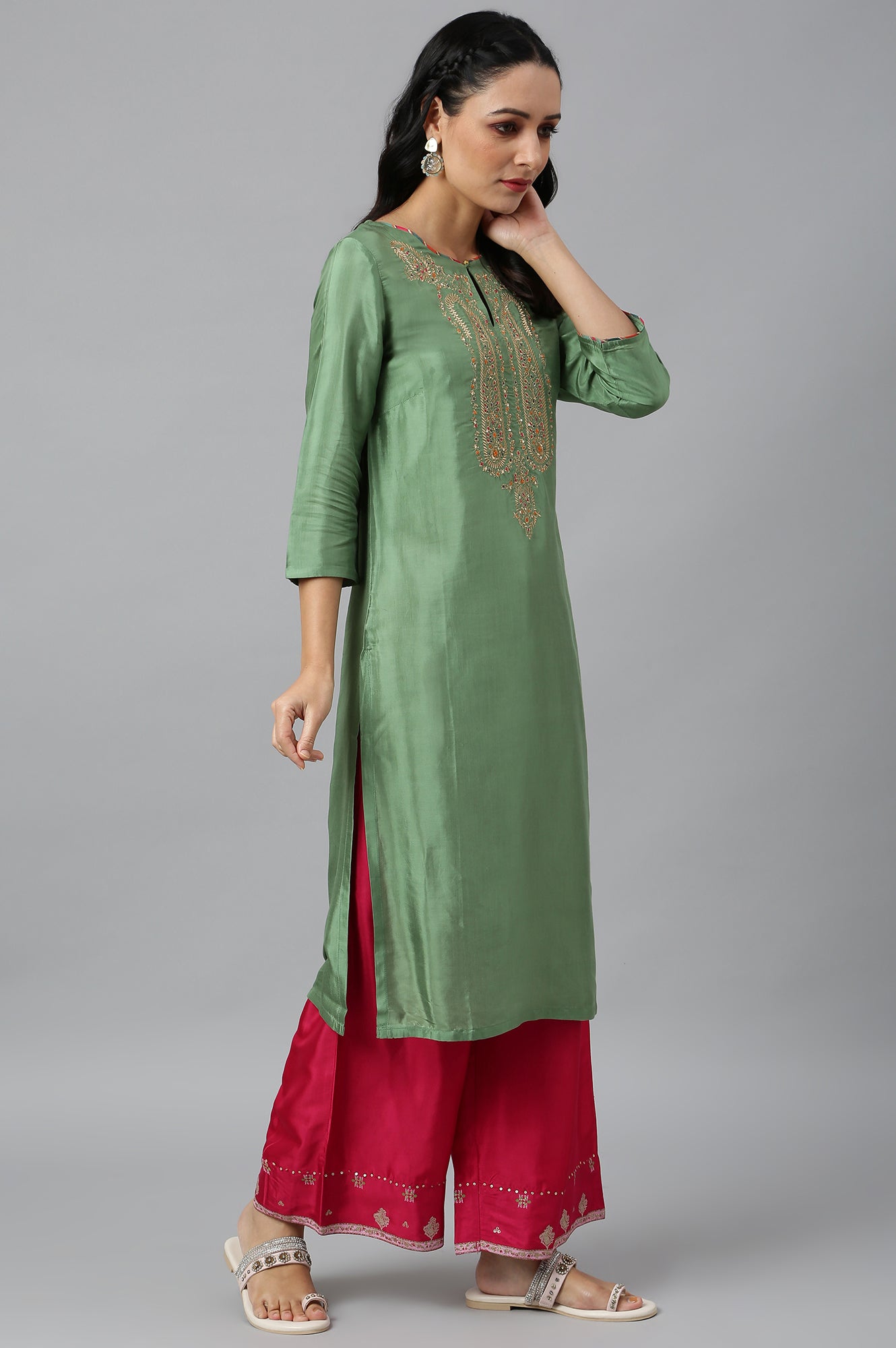 Green Straight kurta With Embroidered Yoke