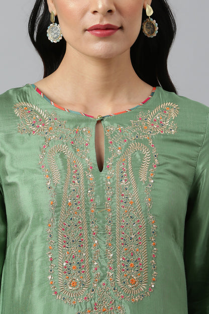 Green Straight kurta With Embroidered Yoke