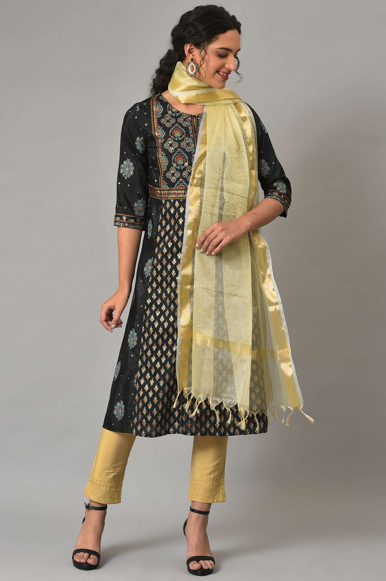 Gold Organza Dupatta With Zari Woven