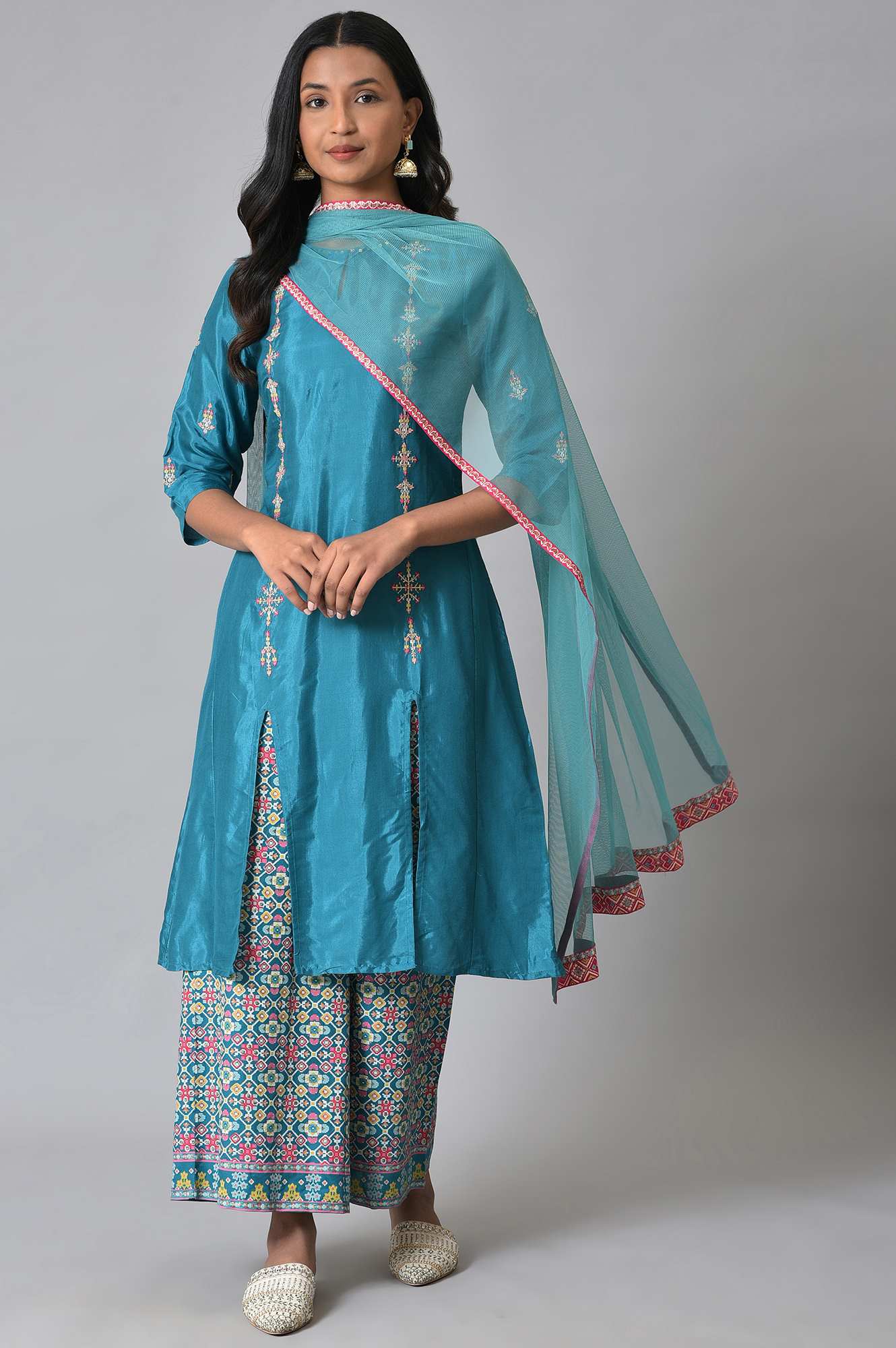 Blue Embroidered kurta Set