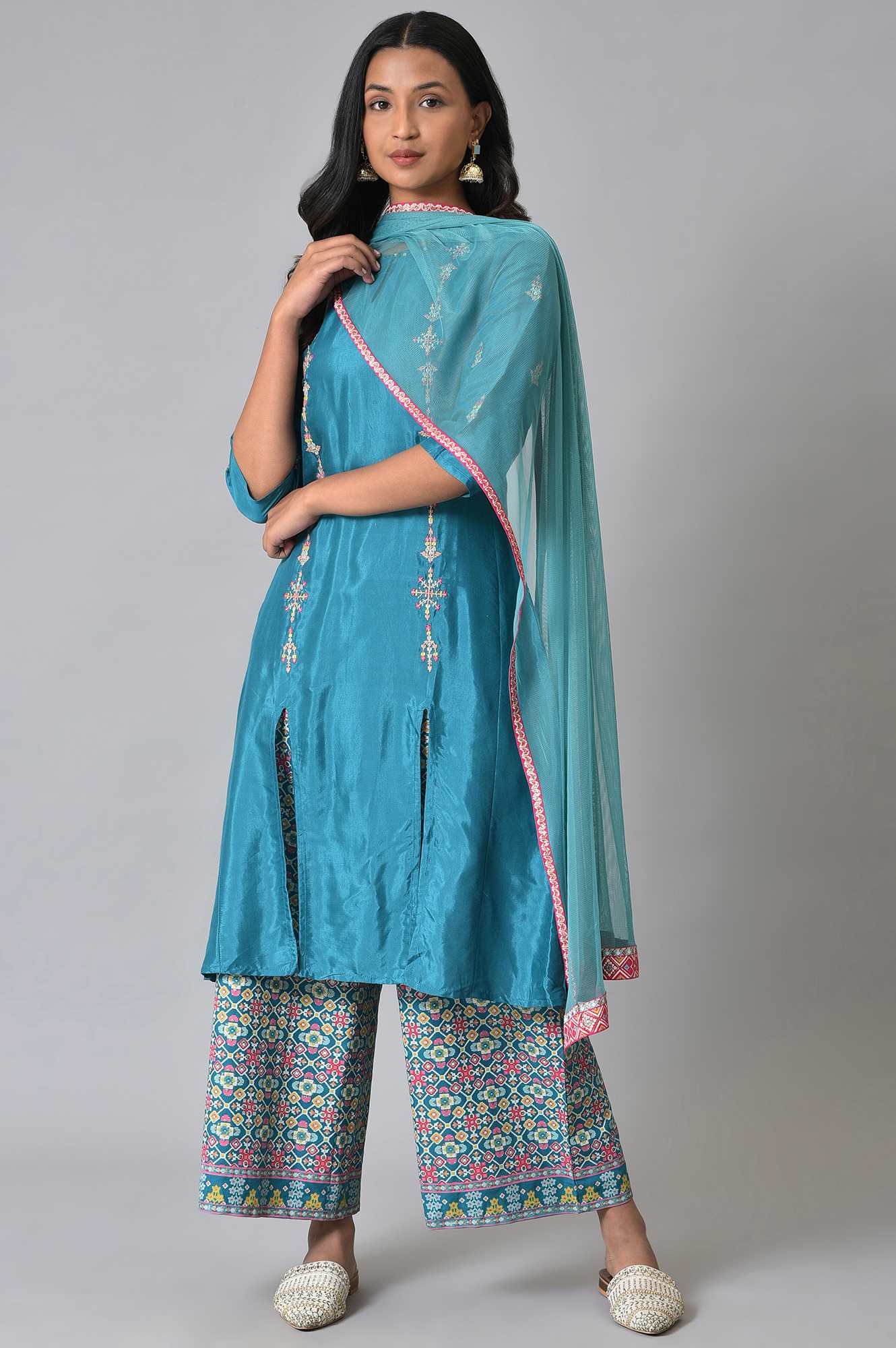 Blue Embroidered kurta Set