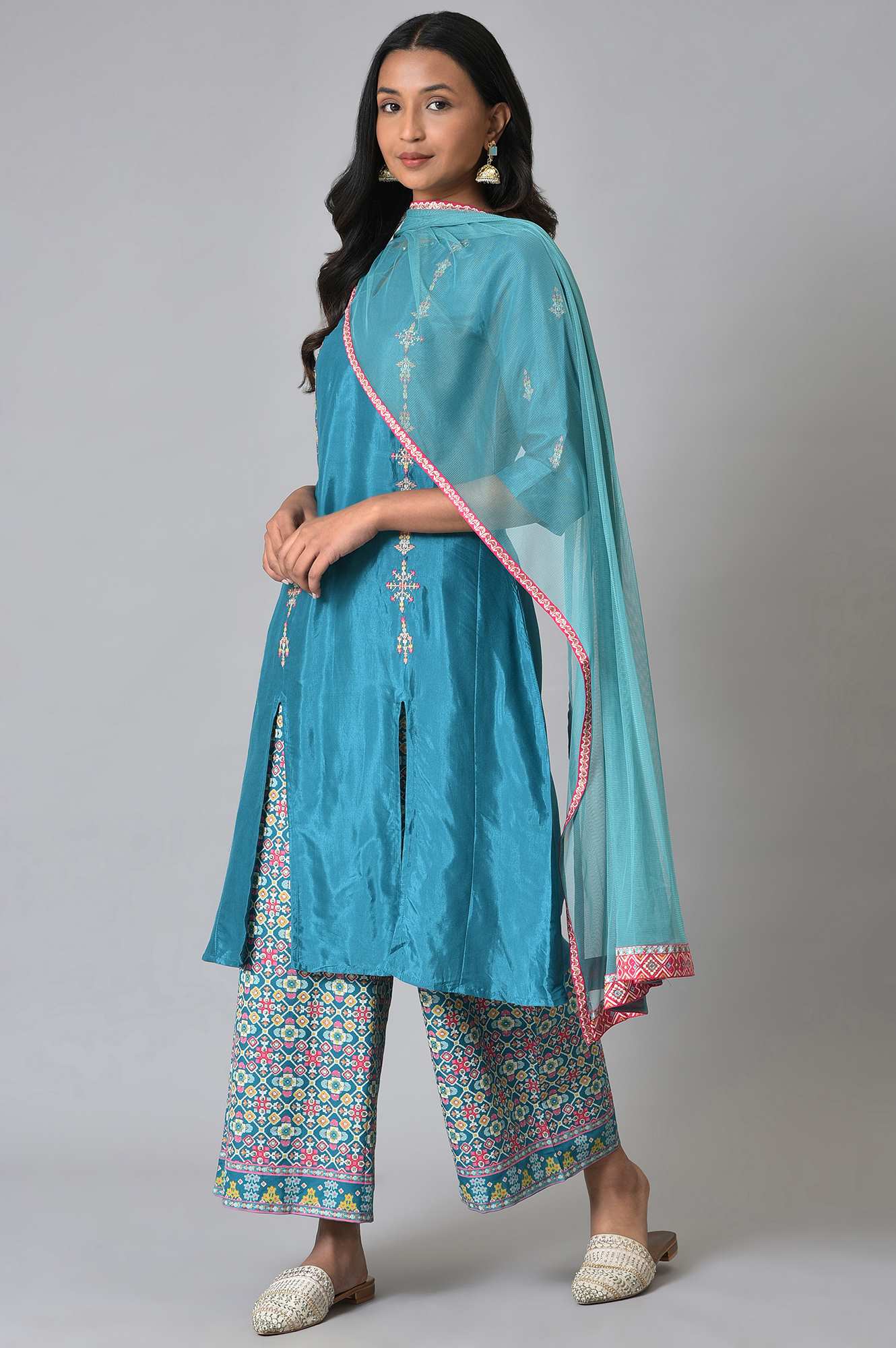 Blue Embroidered kurta Set