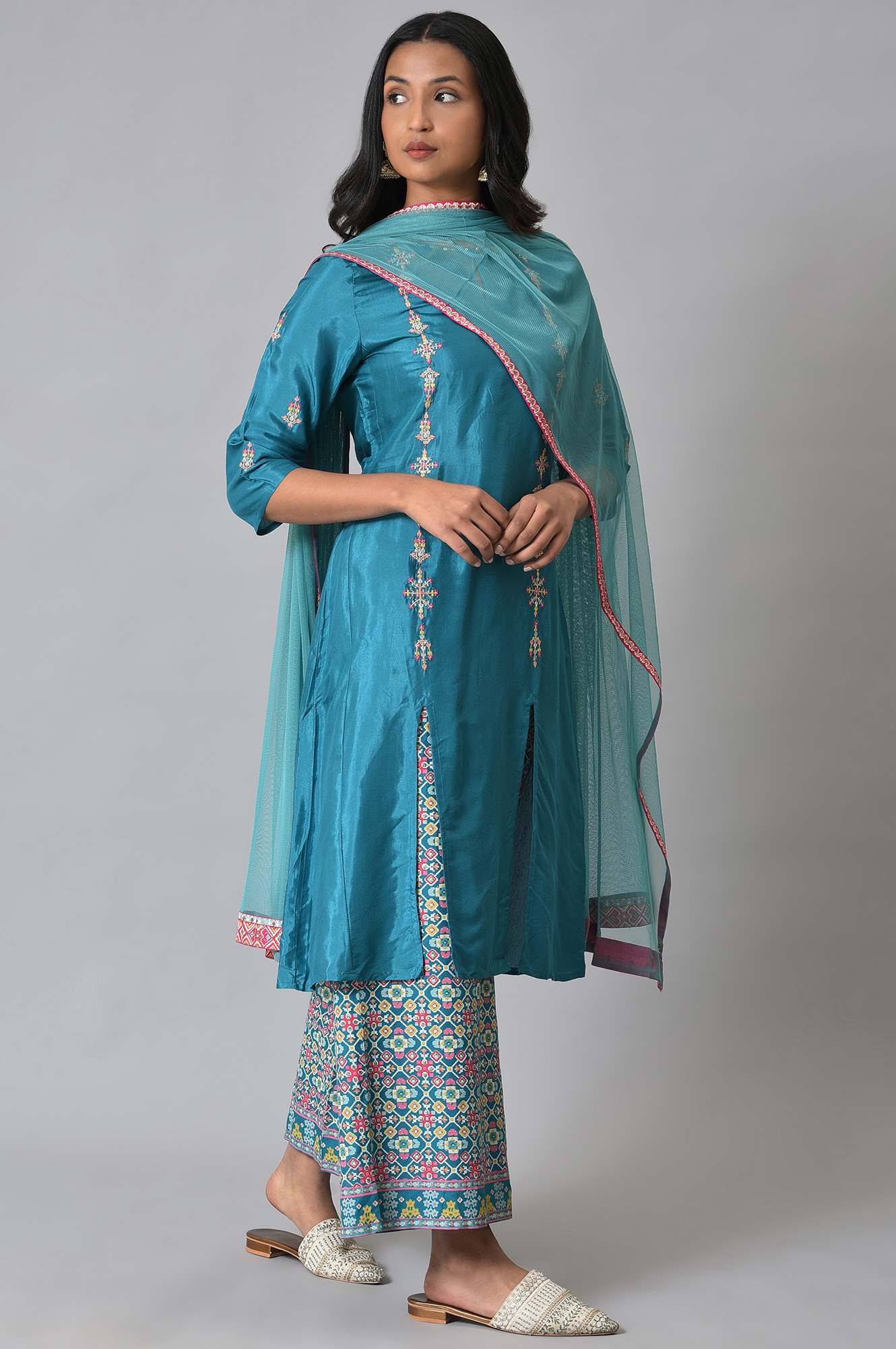 Blue Embroidered kurta Set