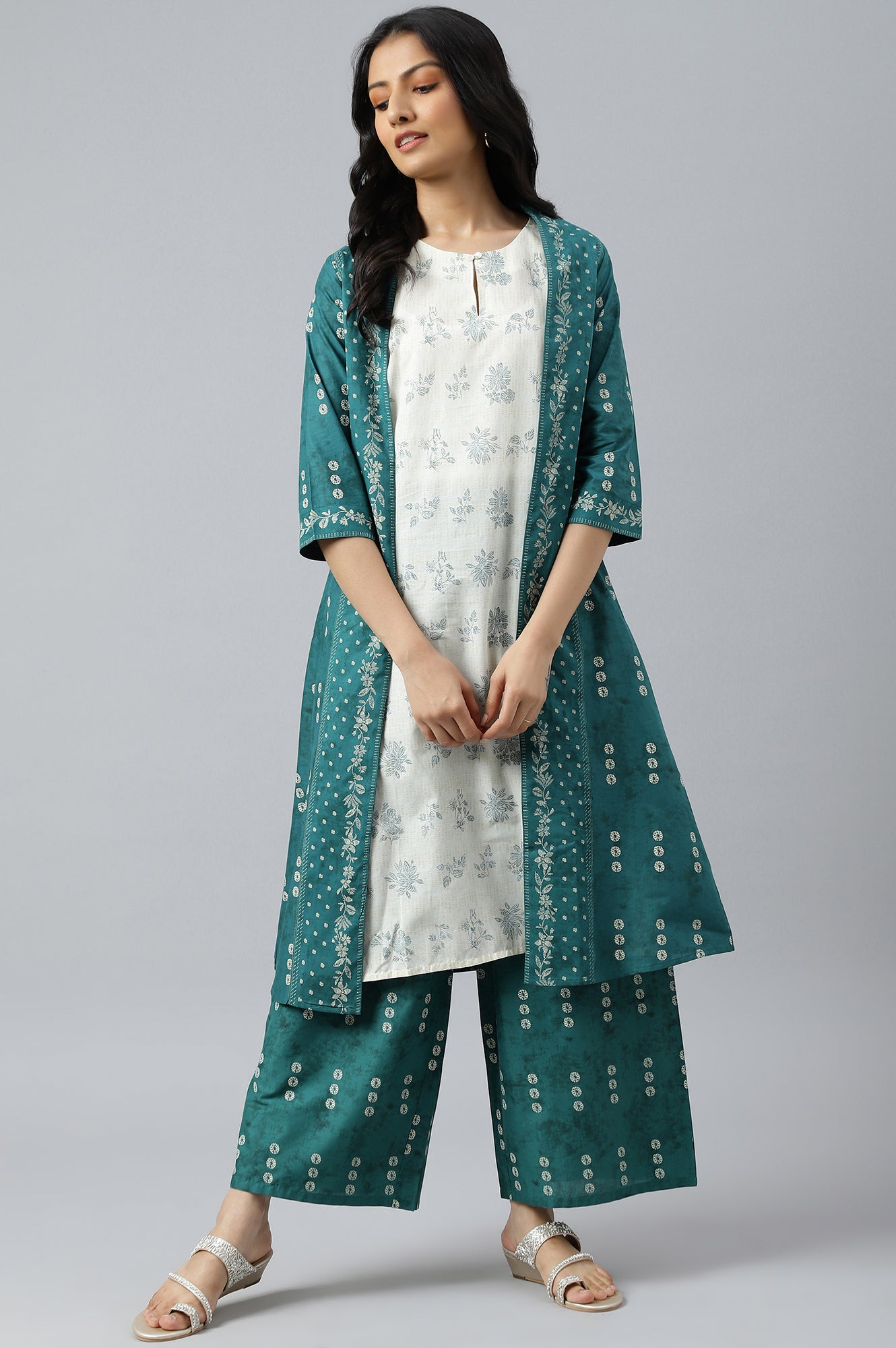 Green Printed Gillet With Off-White kurta And Green Parallel Pants Set