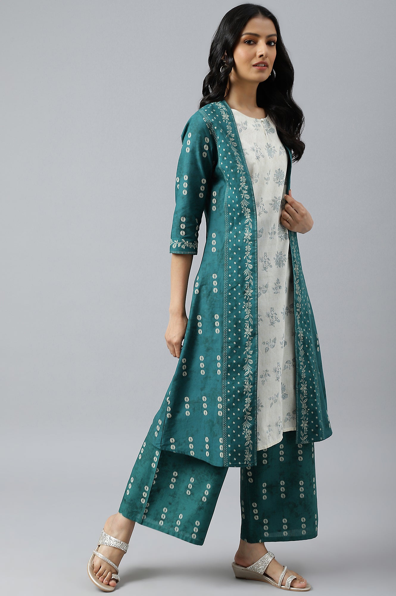 Green Printed Gillet With Off-White kurta And Green Parallel Pants Set