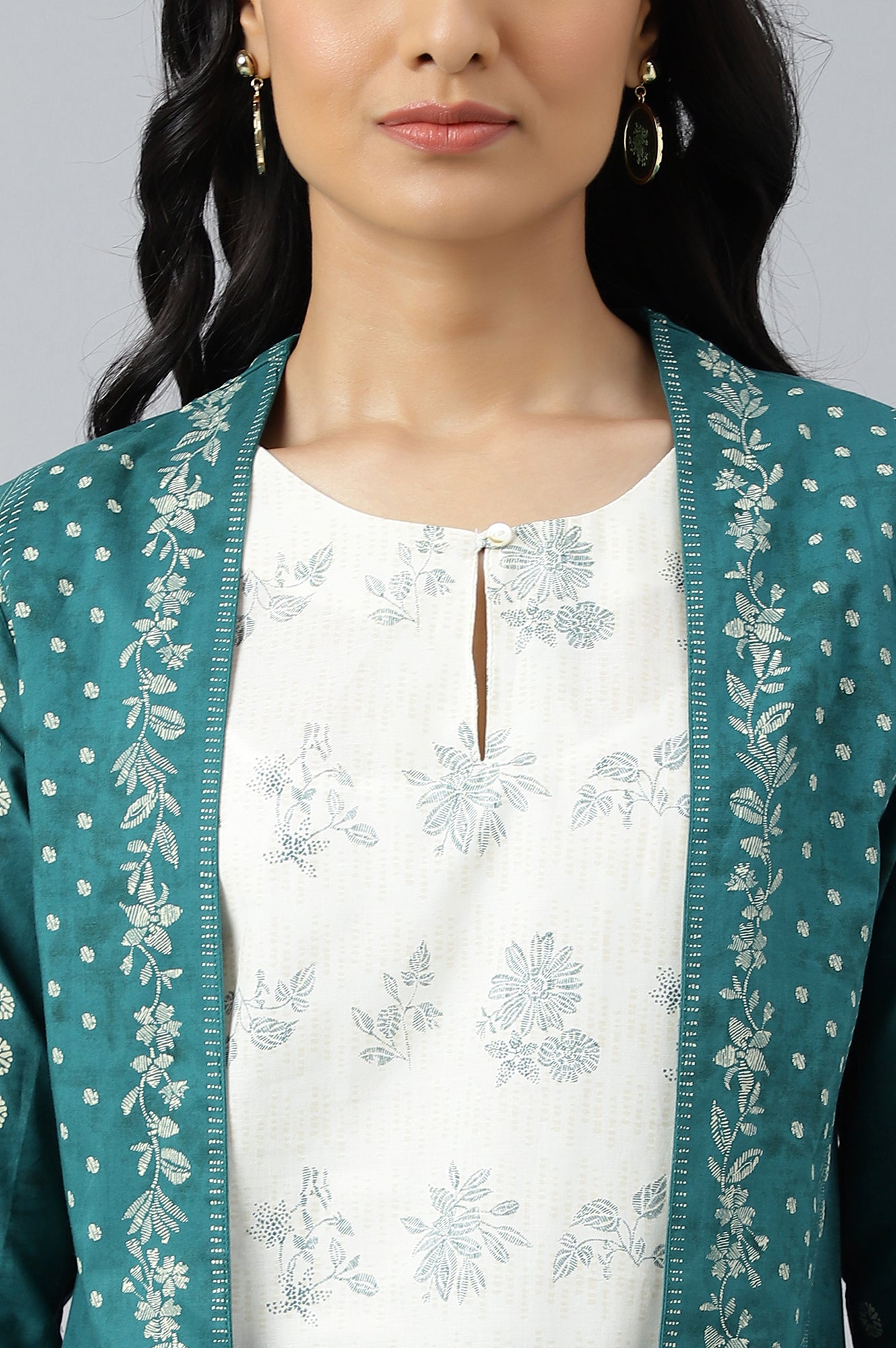 Green Printed Gillet With Off-White kurta And Green Parallel Pants Set