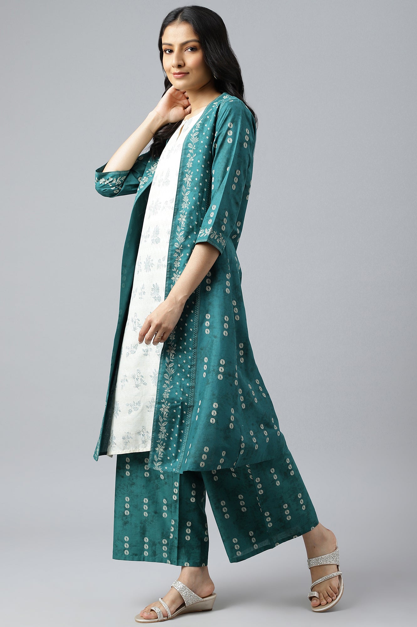 Green Printed Gillet With Off-White kurta And Green Parallel Pants Set