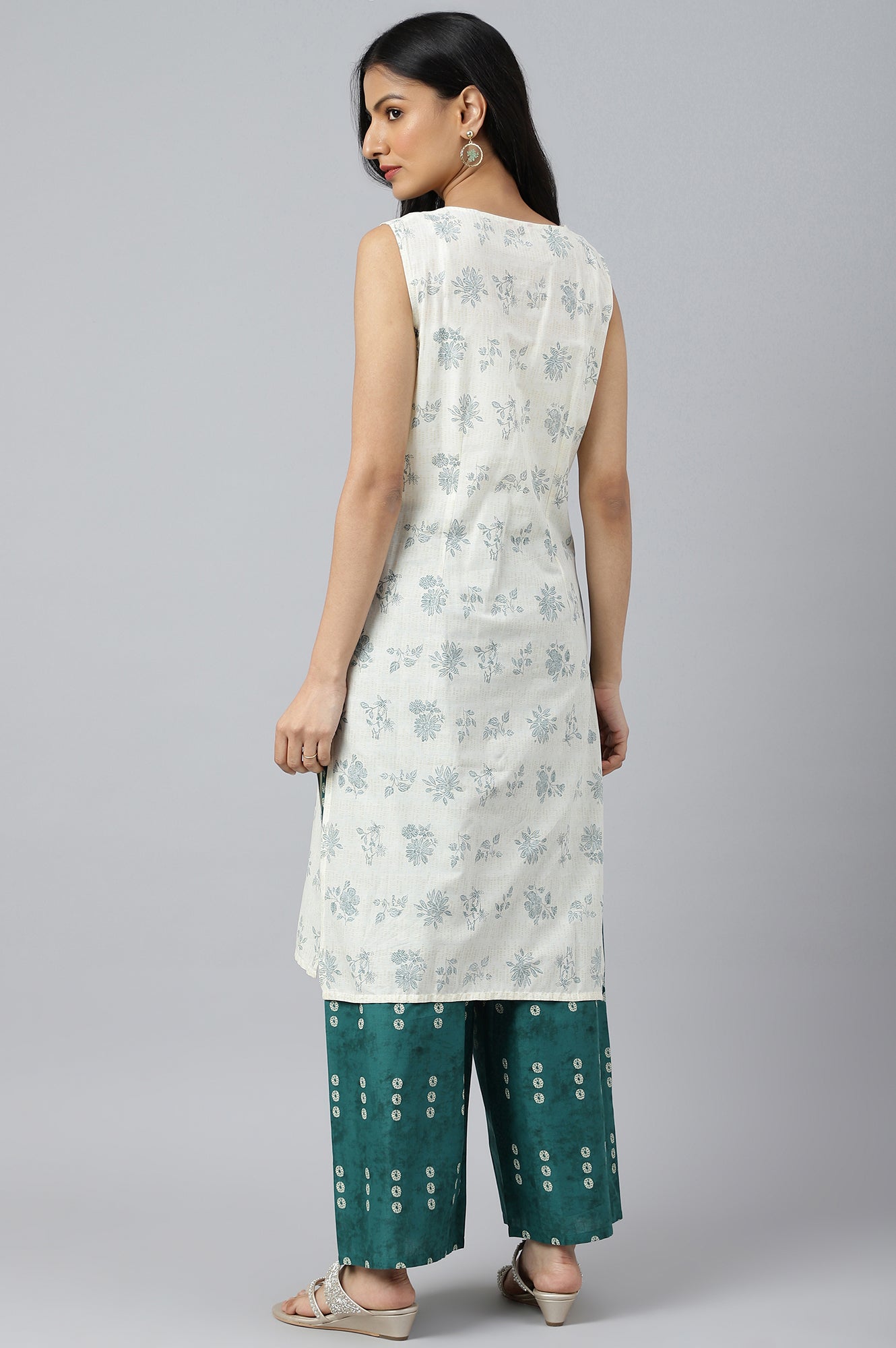 Green Printed Gillet With Off-White kurta And Green Parallel Pants Set