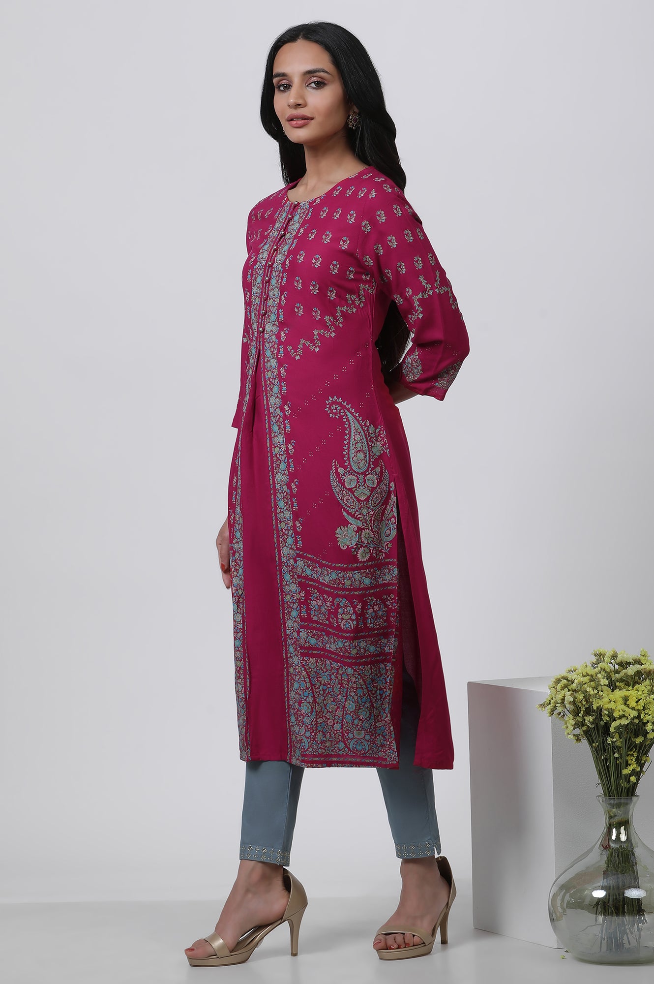 Pink Placement Printed Kurta And Blue Pants