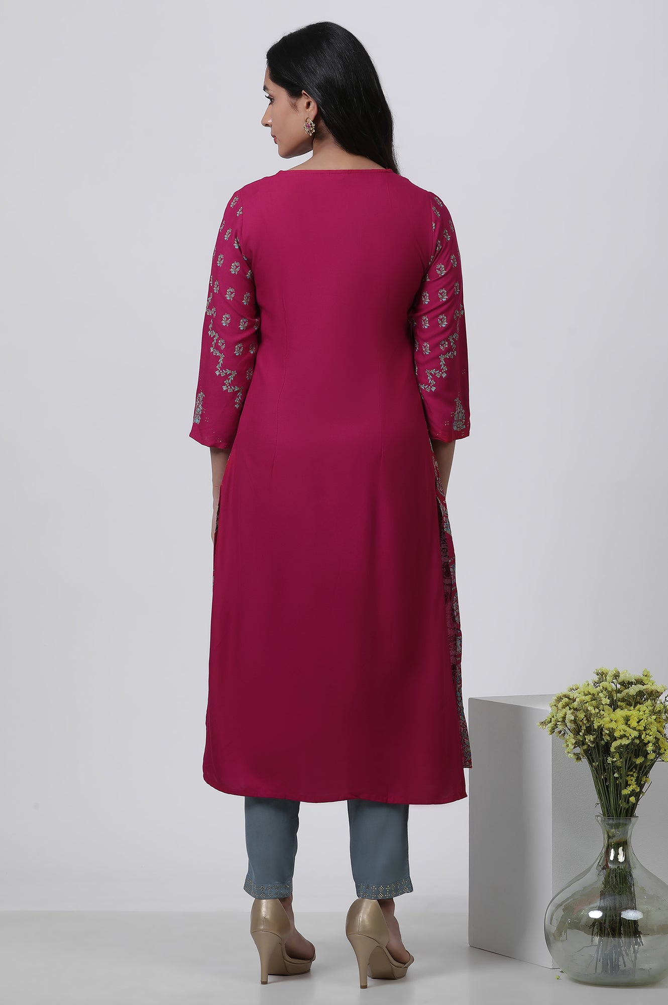 Pink Placement Printed Kurta And Blue Pants