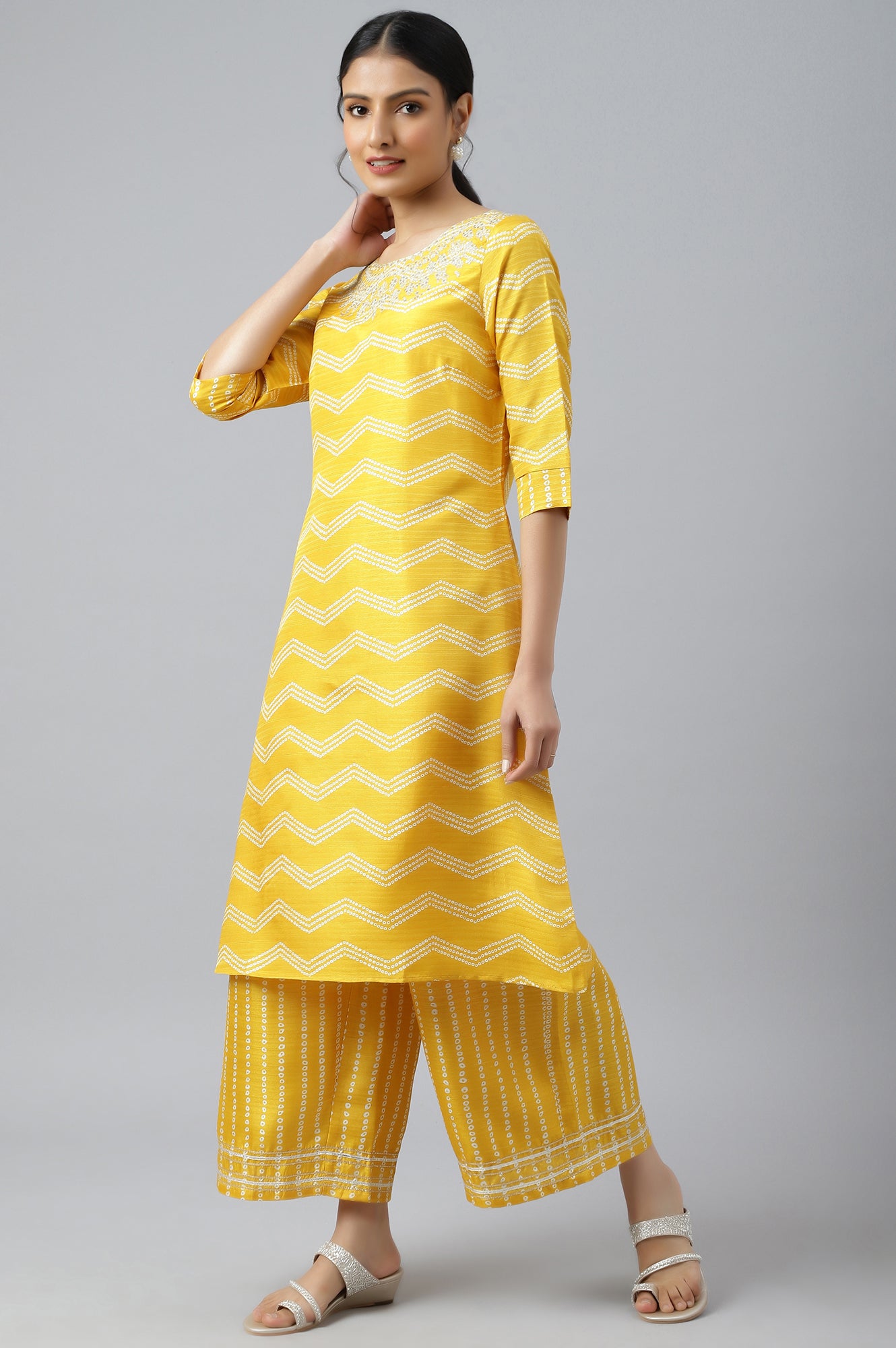 Yellow Bandhani Printed kurta In Round Neck With Parallel Pants And Dupatta