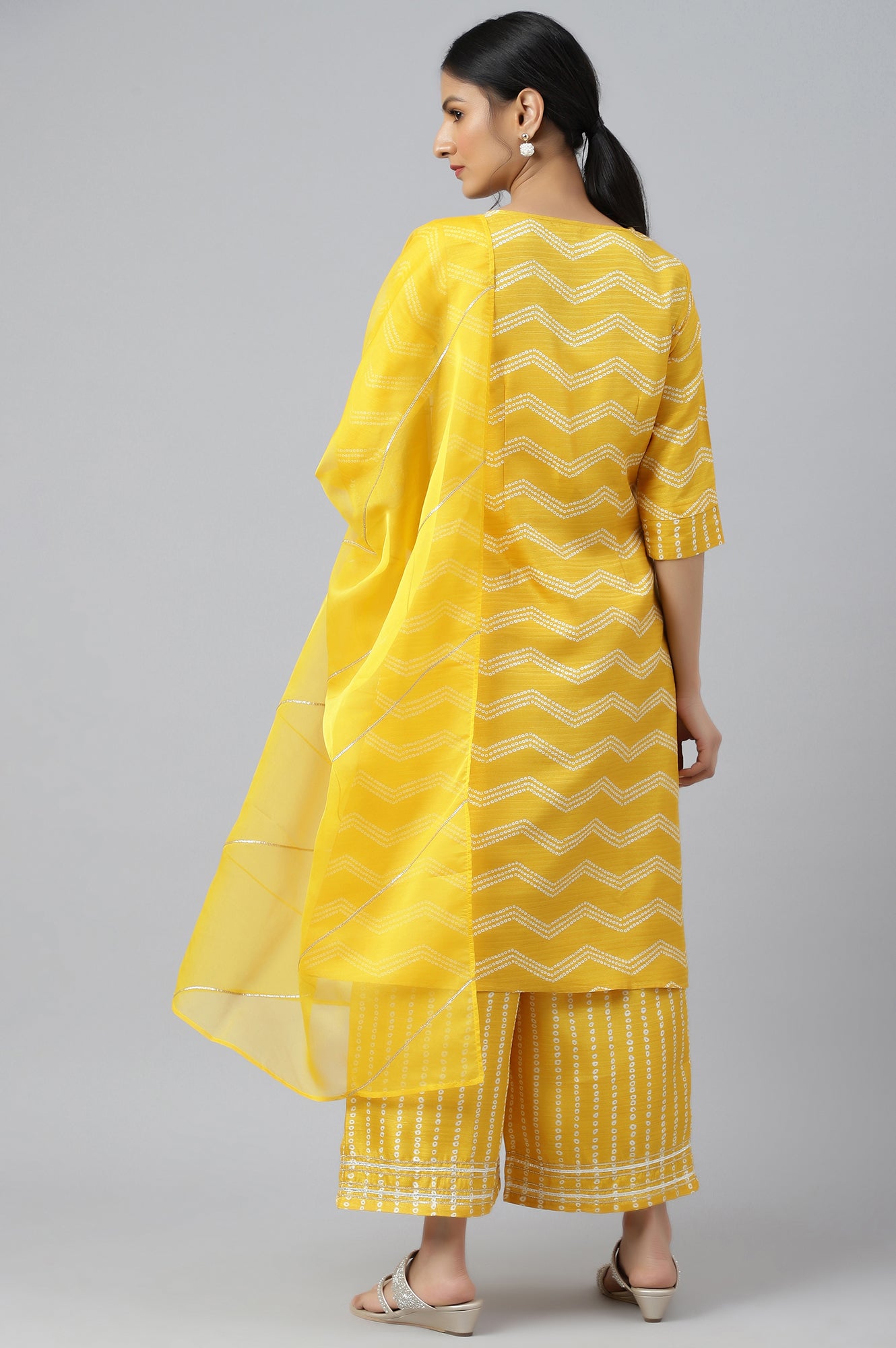 Yellow Bandhani Printed kurta In Round Neck With Parallel Pants And Dupatta