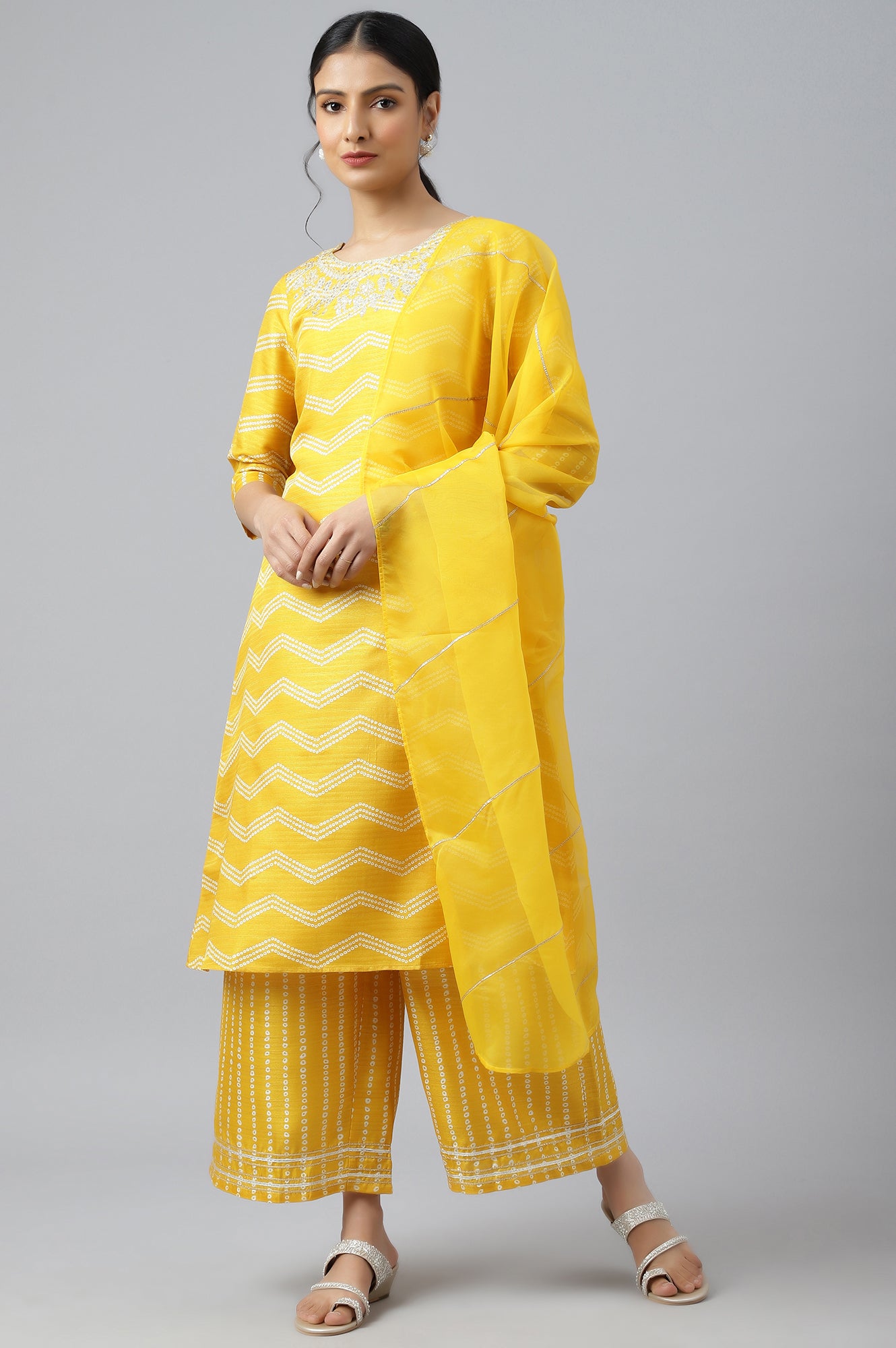 Yellow Bandhani Printed kurta In Round Neck With Parallel Pants And Dupatta