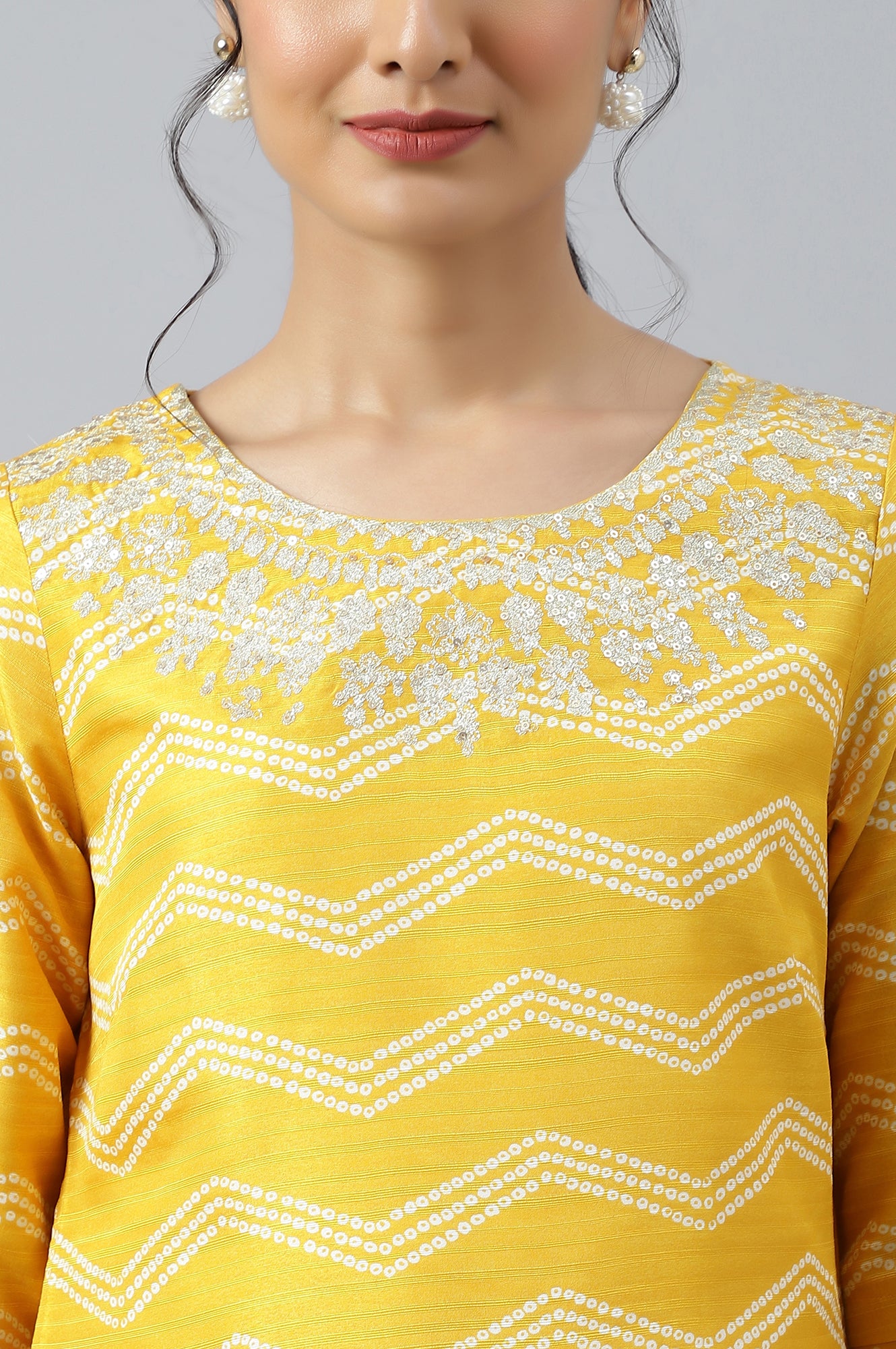 Yellow Bandhani Printed kurta In Round Neck With Parallel Pants And Dupatta