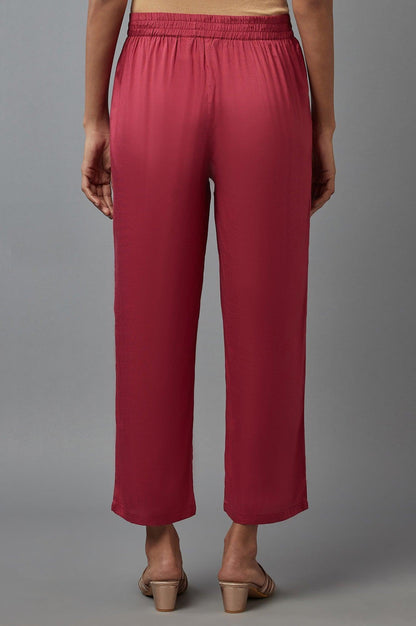 Red Solid Slim Pants in Straight Silhouette - wforwoman