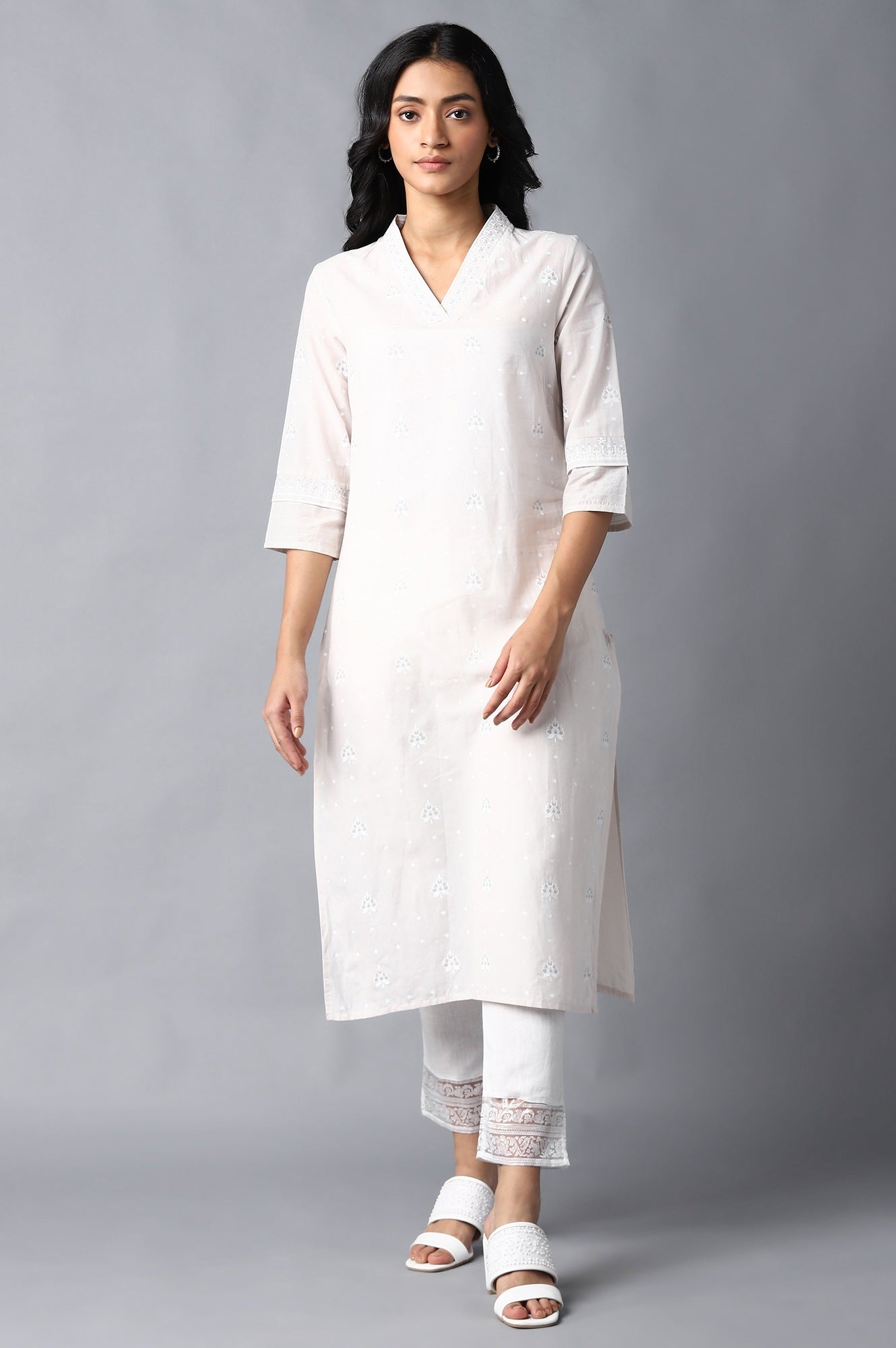 Off-White Printed kurta With Embroidery