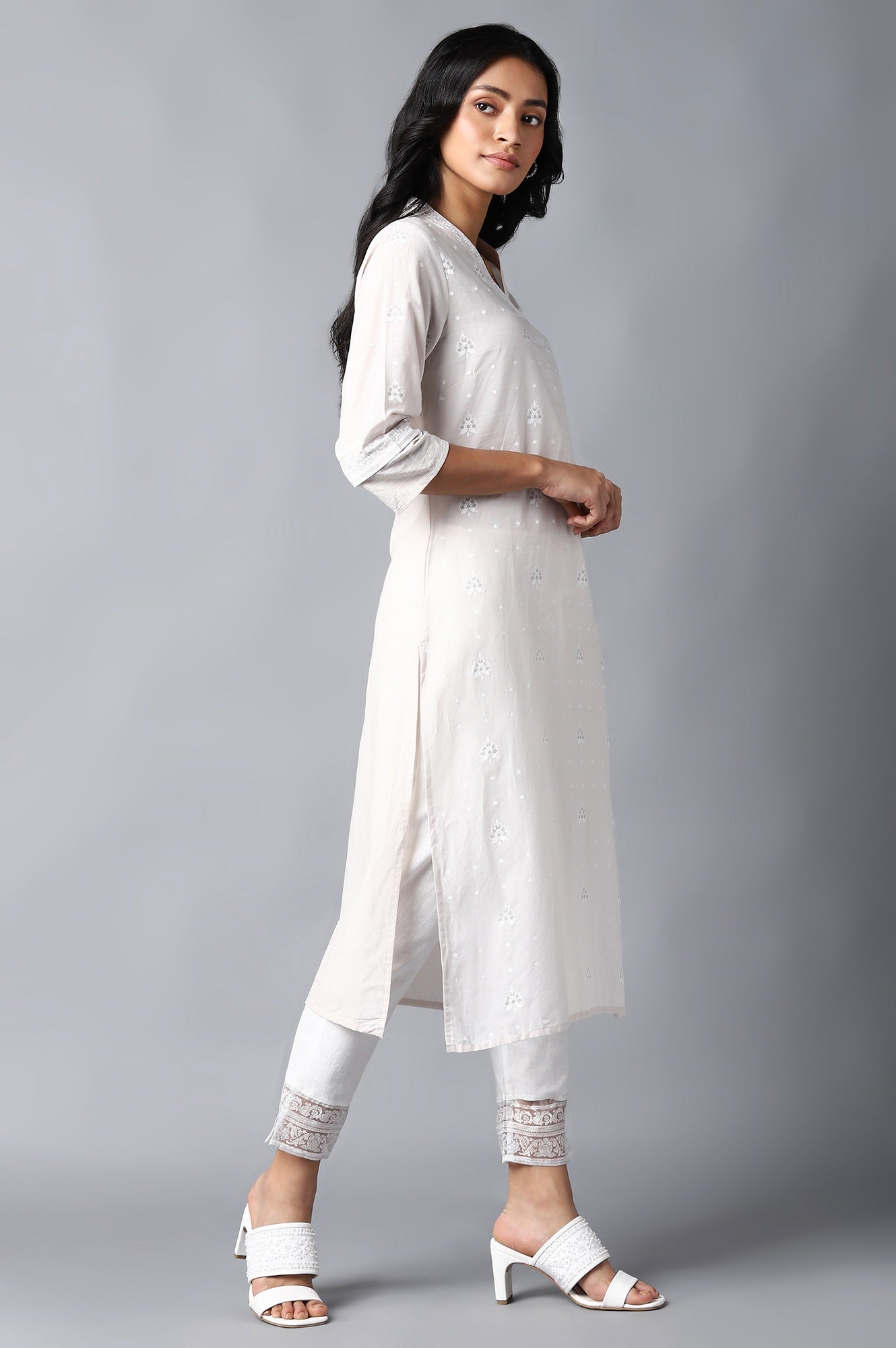 Off-White Printed kurta With Embroidery