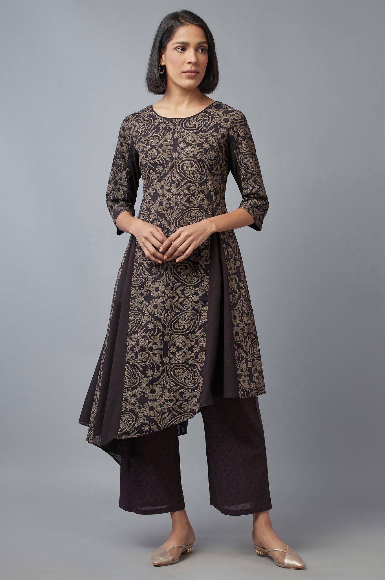 Black Floral Print Asymmetric kurta in Round Neck